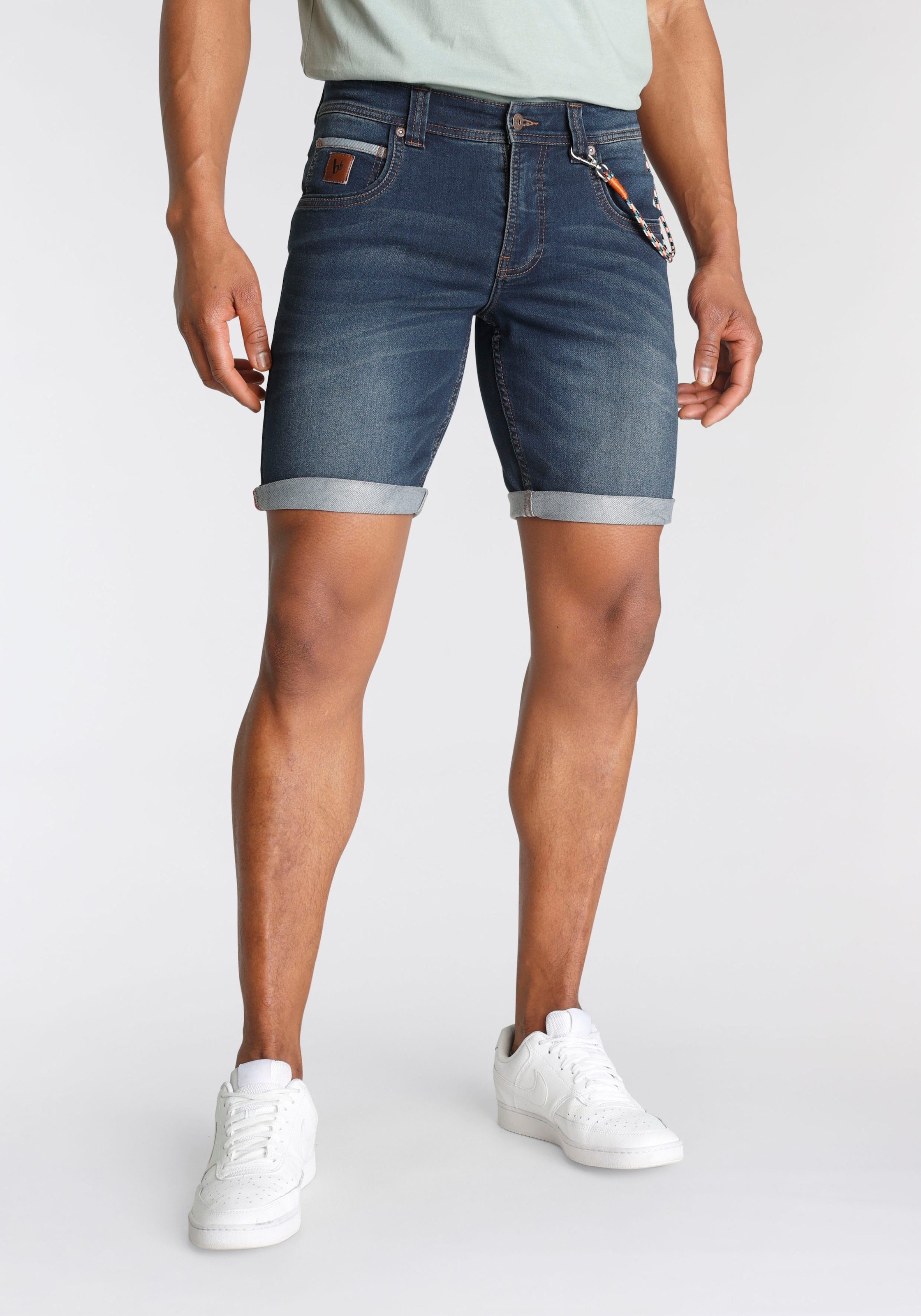 Image of Bruno Banani Jeansshorts Set, mit Band, 2 Stk. bequemer Sitz, gerade Beinform, mit praktischen Taschen
