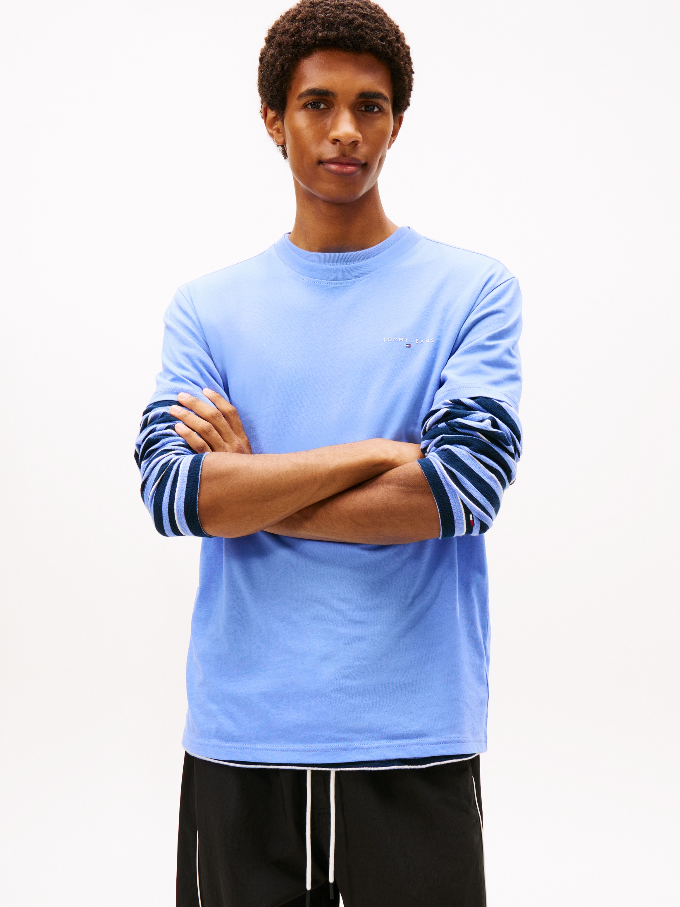 Tommy Jeans T-Shirt »TJM SLIM LINEAR CHEST TEE EXT« Mit Rundhalsausschnitt