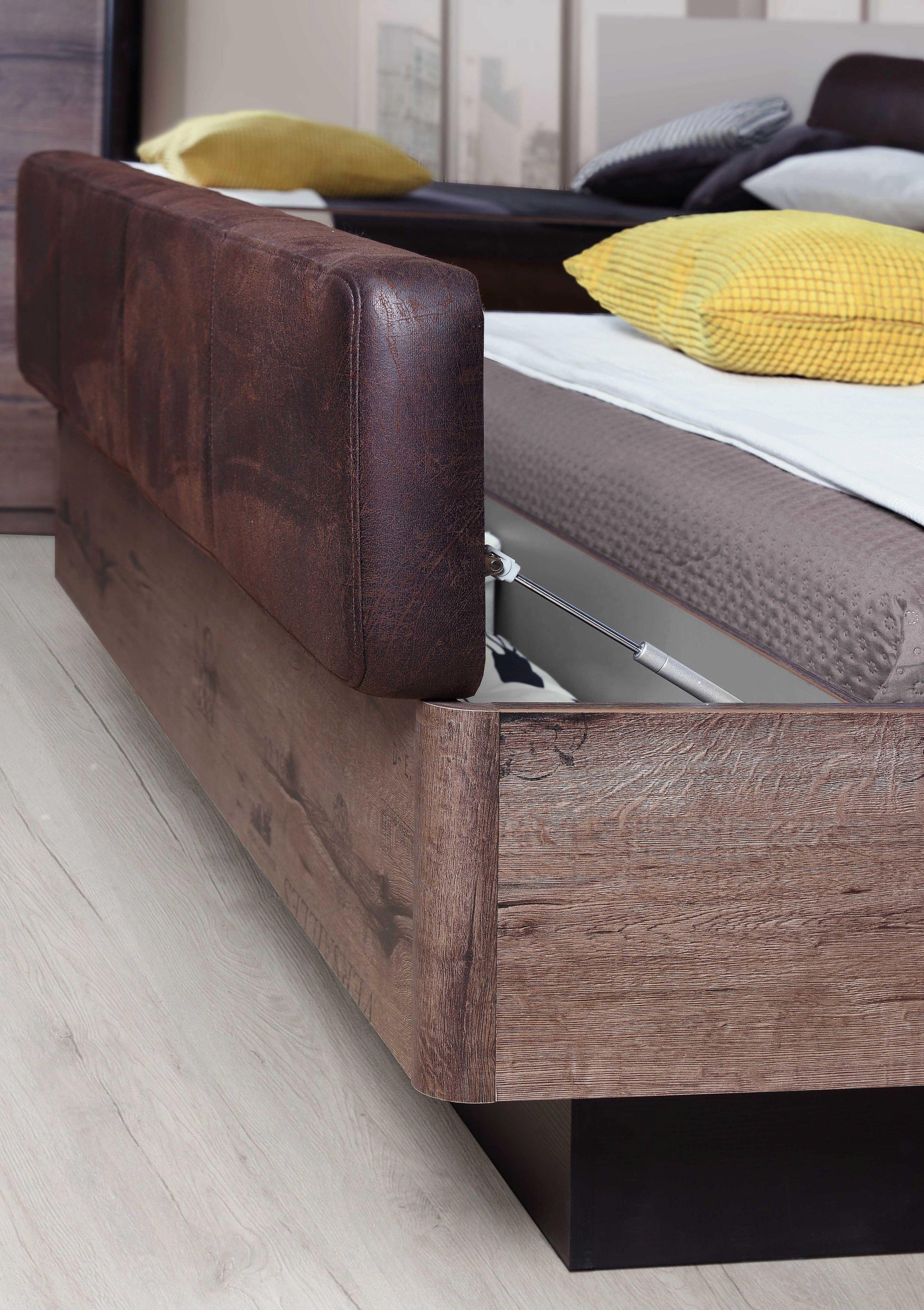 FORTE Bett »Jacky, Belastbarkeit 250 kg, Stauraum« Liegefläche 180x200cm,  Polsterkopfteil und integrierte Bettbank aus FSC-Holzwerkstoff