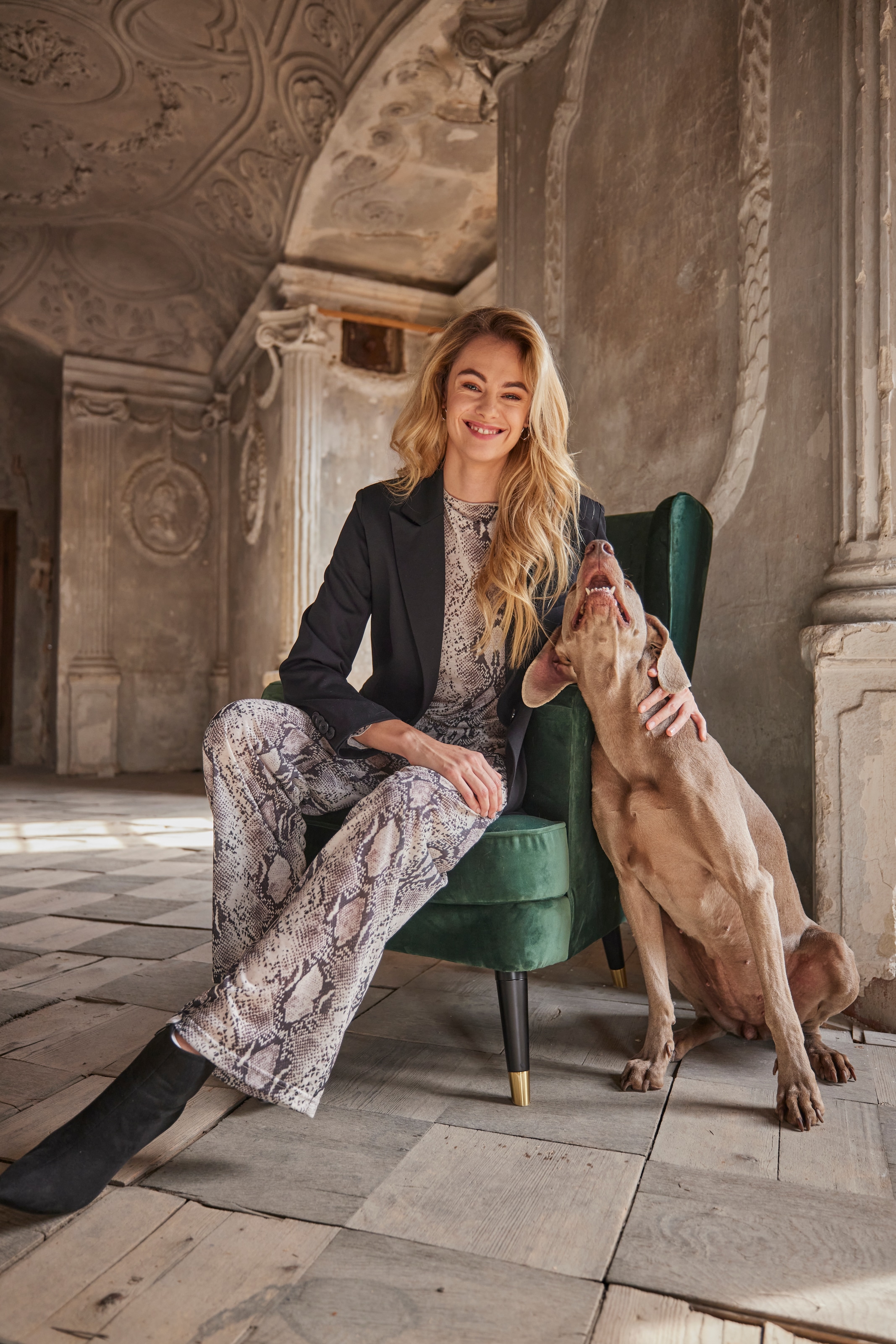 Aniston CASUAL Schlupfhose, im farbharmonischen Schlangendruck - NEUE KOLLEKTION