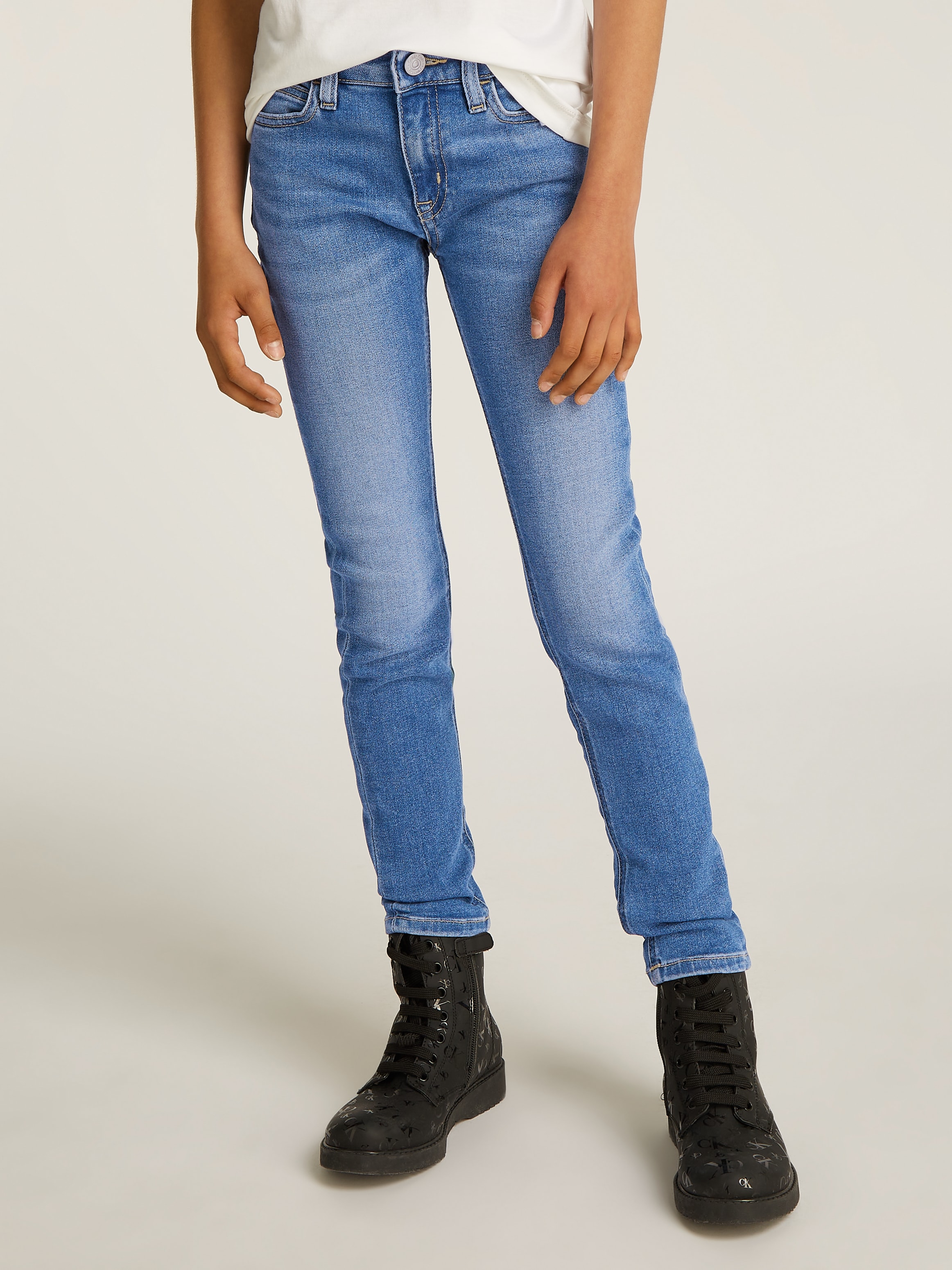Image of Calvin Klein Skinny-fit-Jeans "MR SKINNY ESS WASHED BLUE DENIM" für Kinder bis 16 Jahre mit Logopatch