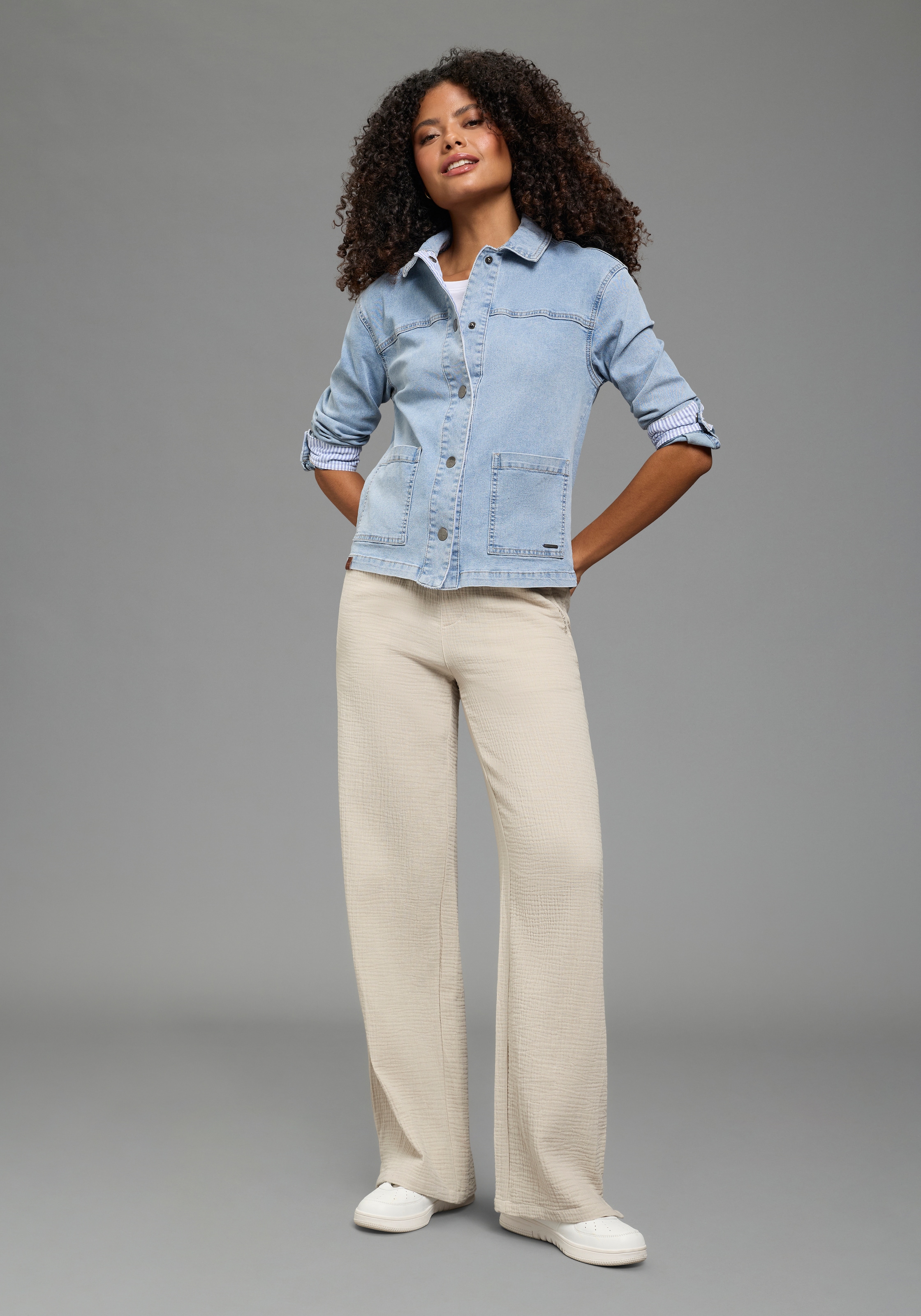 KangaROOS Jeansjacke modischer Stil, normaler Kragen, aufgesetzte Taschen, Comfort Fit