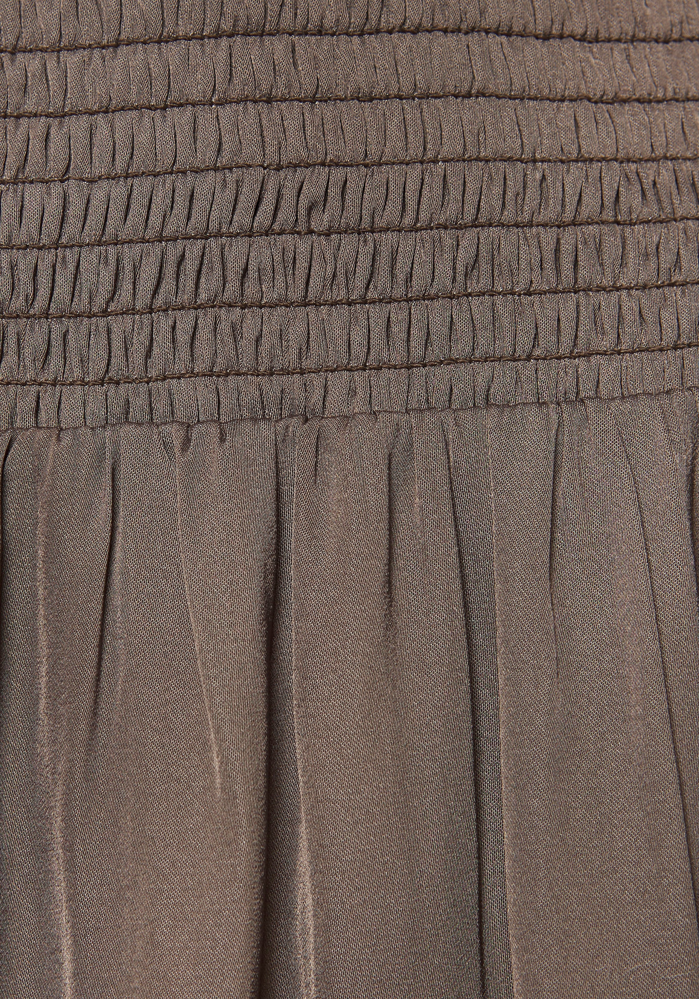 LASCANA Webshorts, aus softer Satinqualität, kurze Hose, Sommerhose, modisch und elegant