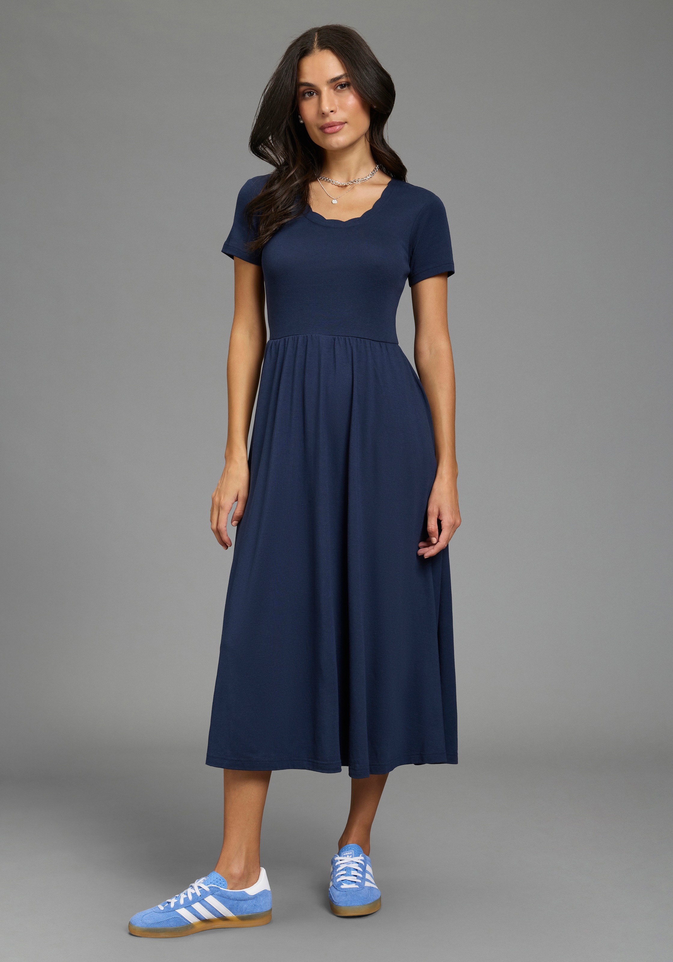 Image of Laura Scott Midikleid Seitennahttaschen wadenlanger Schnitt, aus Baumwolle und Modal, Kurzarm, figurbetont