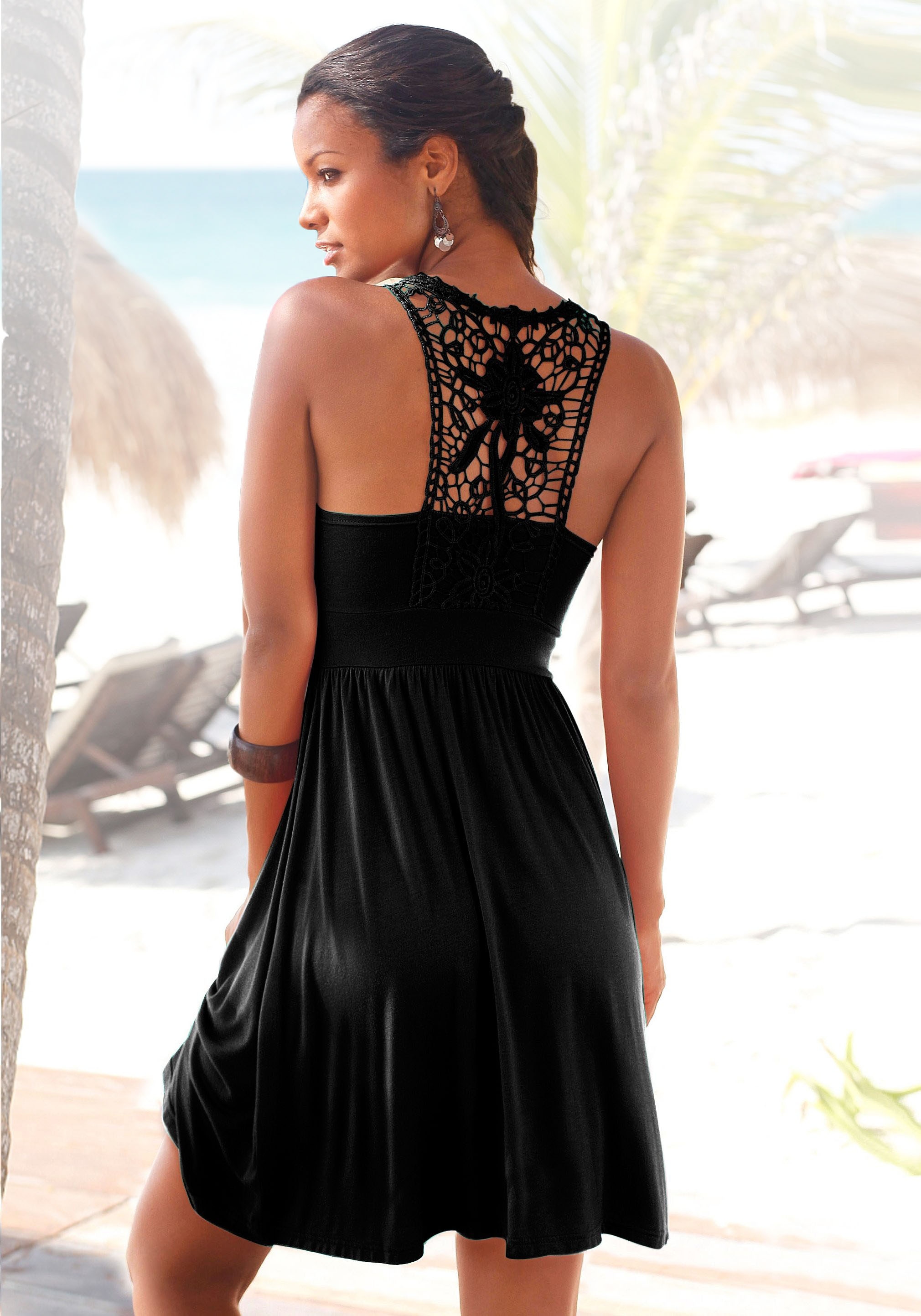 Image of LASCANA Strandkleid "mit Häkelspitzeneinsatz am Rücken" Ohne Taschen Sommerkleid, Kleid mit Spitze, Viskosekleid, Boho-Kleid, Festival
