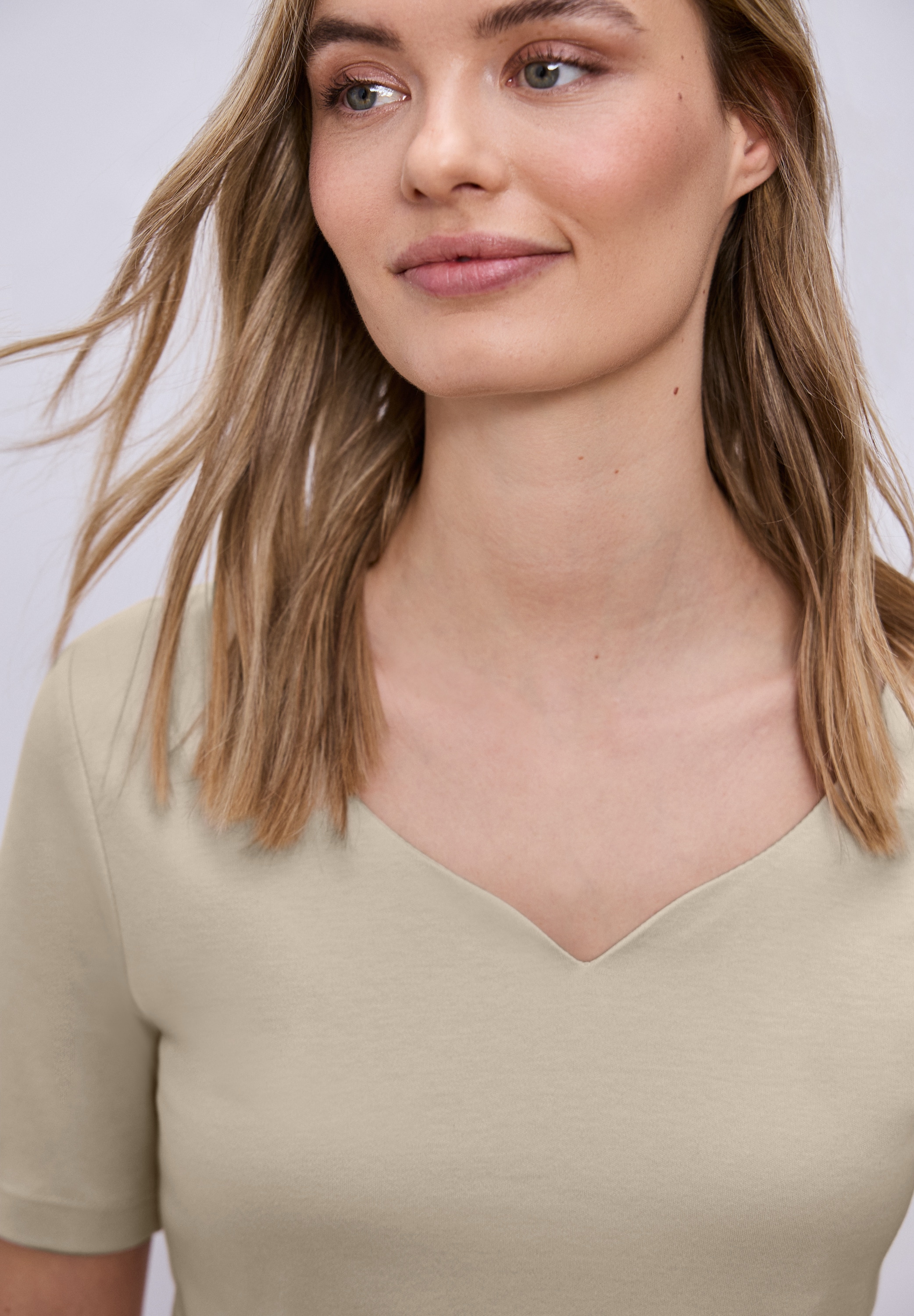 STREET ONE T-shirt à manches courtes »Style Ada« Sommershirt mit Herz-Ausschnitt