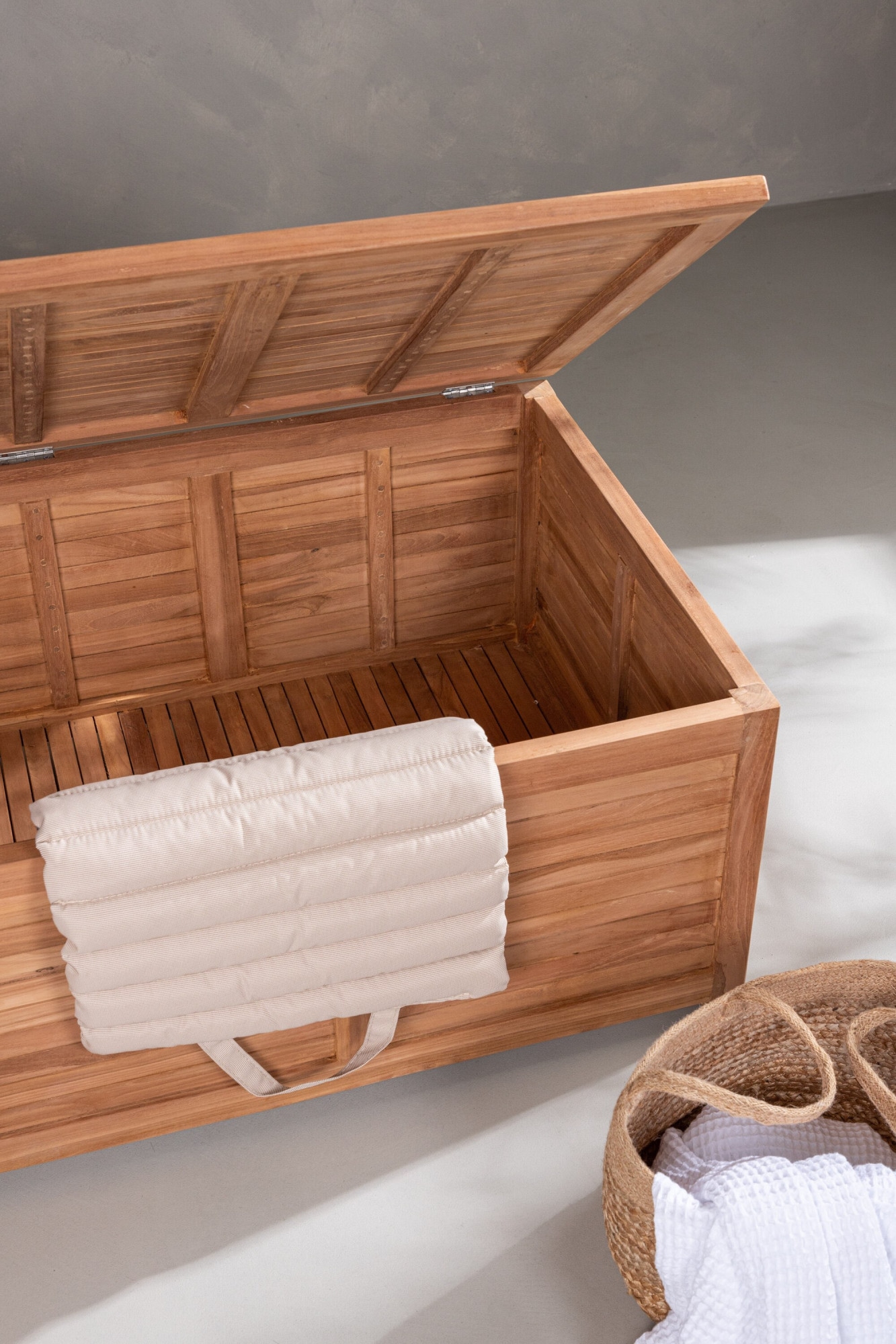 Venture Home Coffre »Trento, Teakholz-Kissenbox, belastbar bis 150 kg« boîte de rangement, bois noble naturel, résistant aux intempéries, assise possible