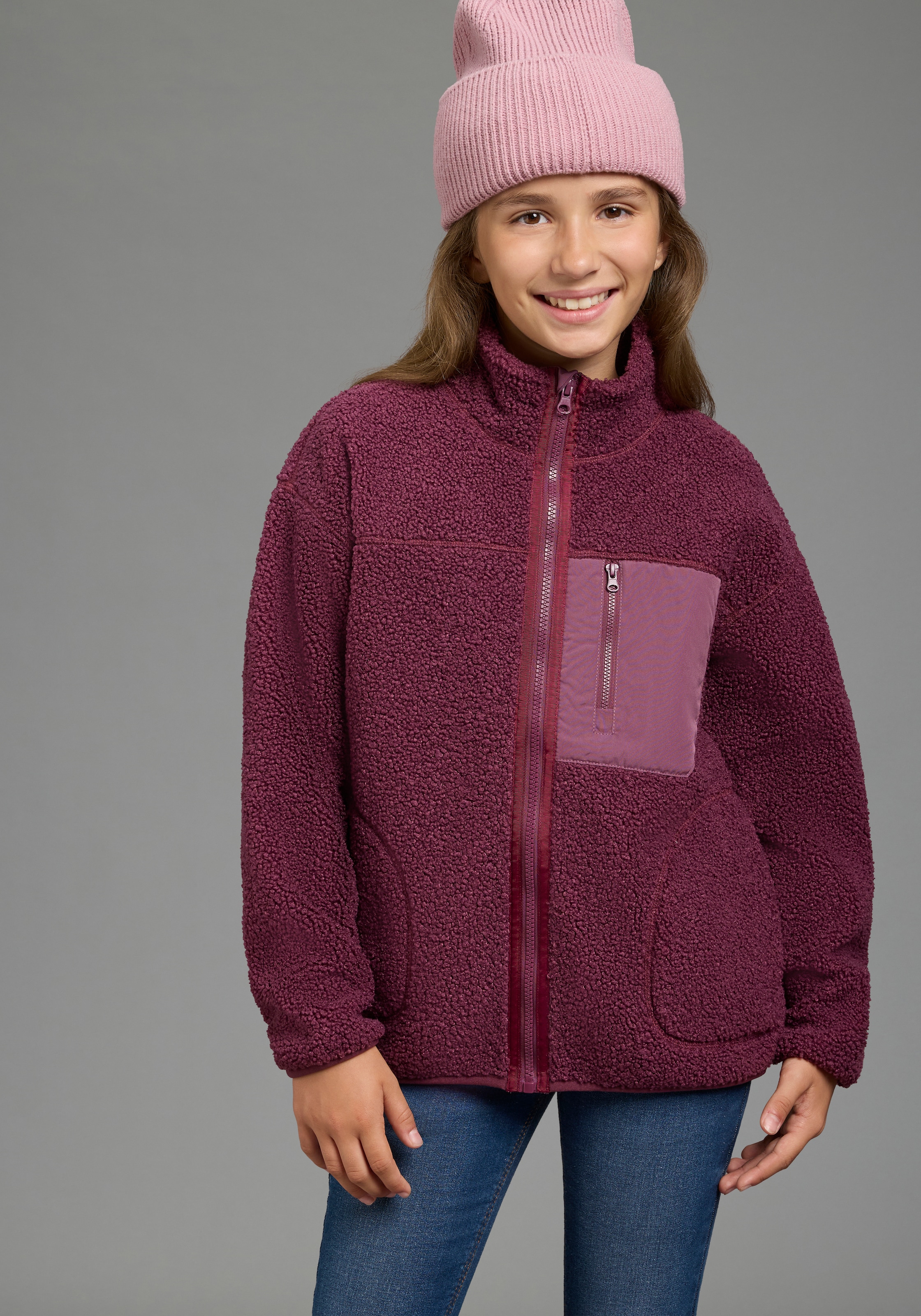 KangaROOS Veste sweat »Fleecejacke, Kuschel-Jacke mit reflektierendem KangaROOS Badge« Veste douce en peluche teddy, parfaite pour enfiler