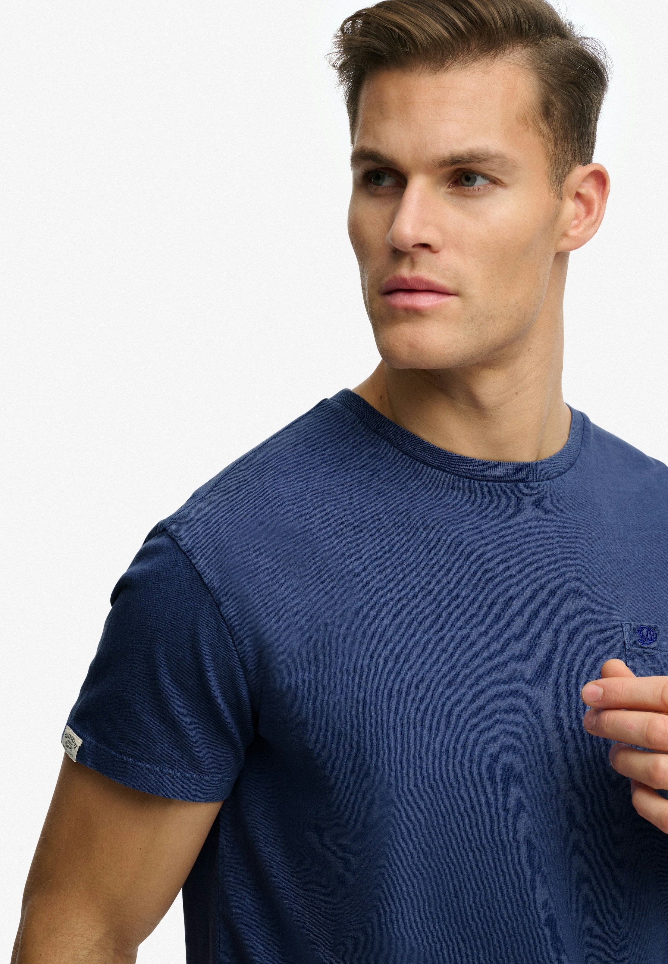 Superdry »COTTON CLASSIC LINEN PKT TEE« Mélange de coton, coupe décontractée en mélange coton-lin léger et aéré