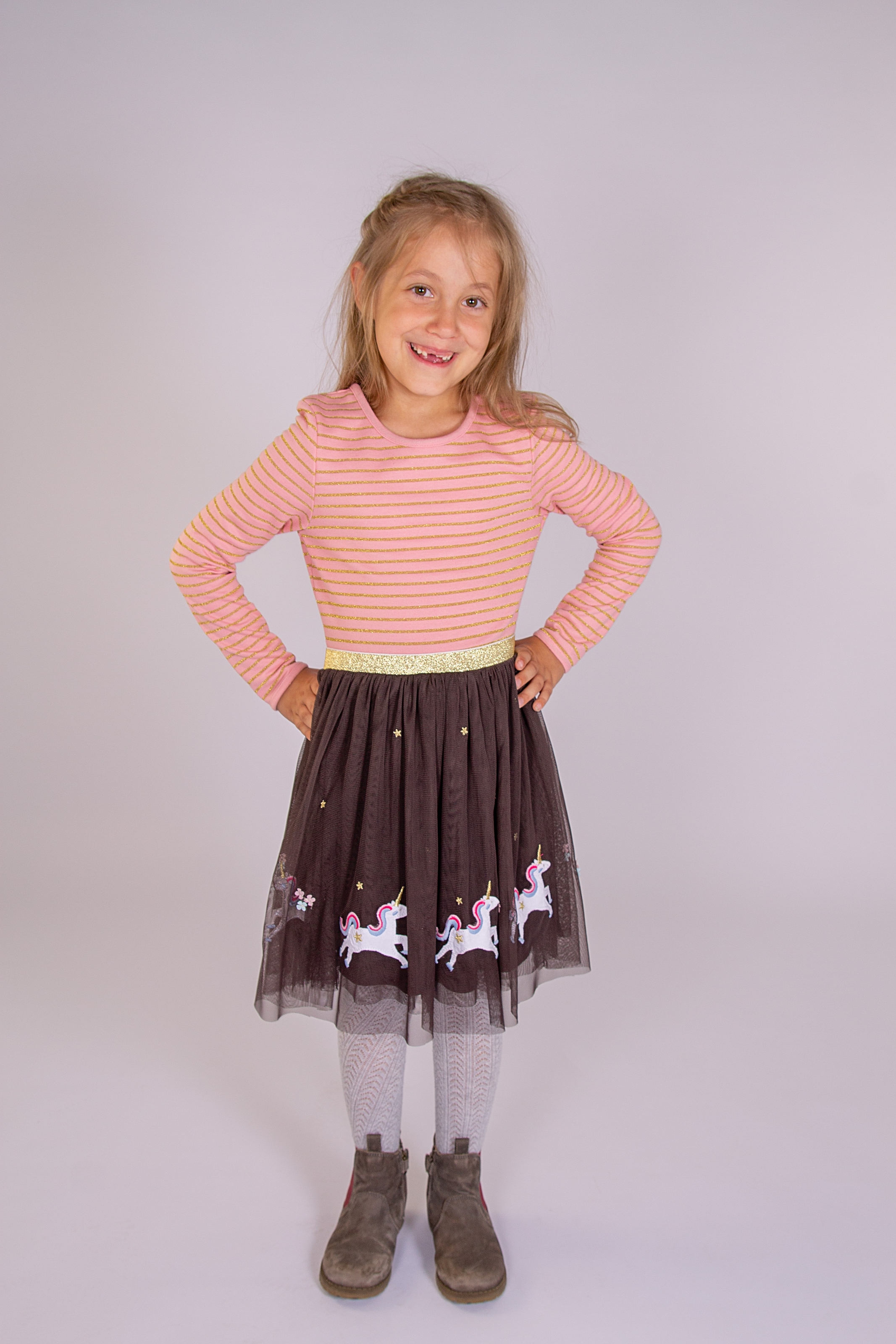 Image of happy girls Midikleid mit hochwertigen Einhorn-Applikationen am Saum