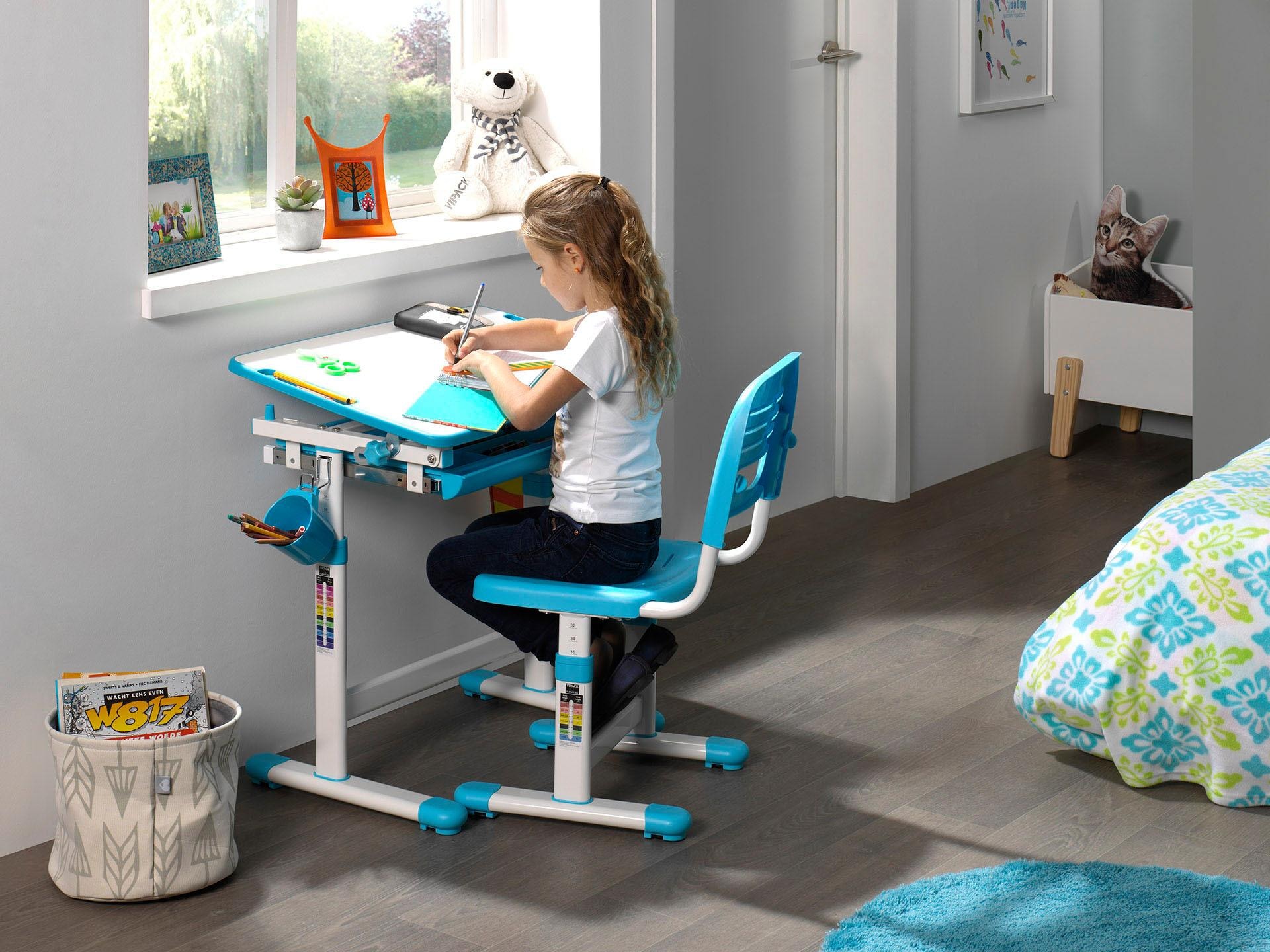 Vipack Kinderschreibtisch »Comfortline, mit Höhenverstellung inkl. Taschen- u. Becherhalter«, (Set, B/H/T ca. 70x54-76x47,4cm, verschiedene Farben, mit Griffelschublade), inkl. Stuhl und verstellbarer Schreibplatte, praktische Funktionen