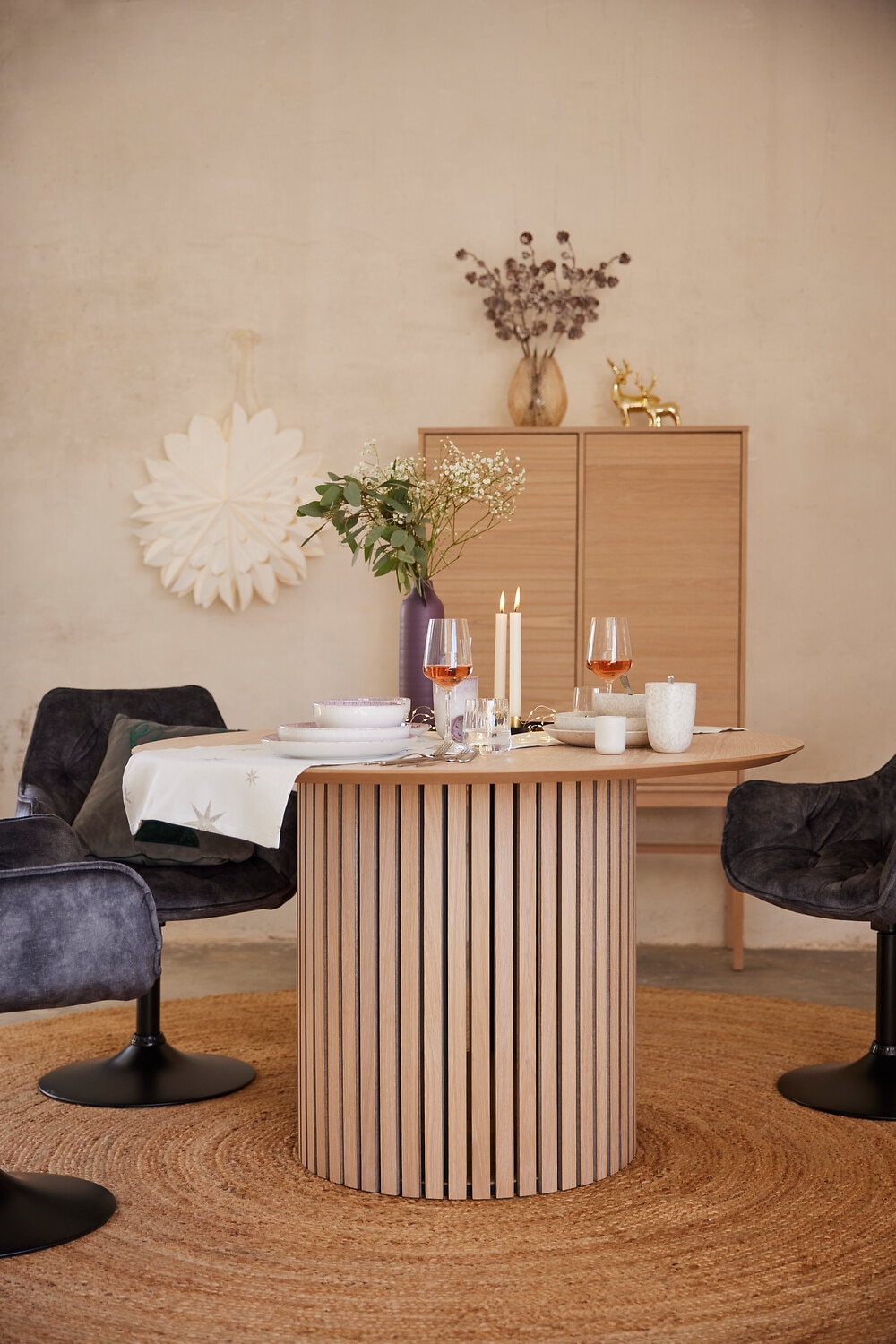 Image of ACTONA GROUP Esstisch "Linley Tisch, Wohnzimmertisch, Säulengestell," Rund, Eichenfurnier geölt, Lamellenfront, Ø: 120 cm