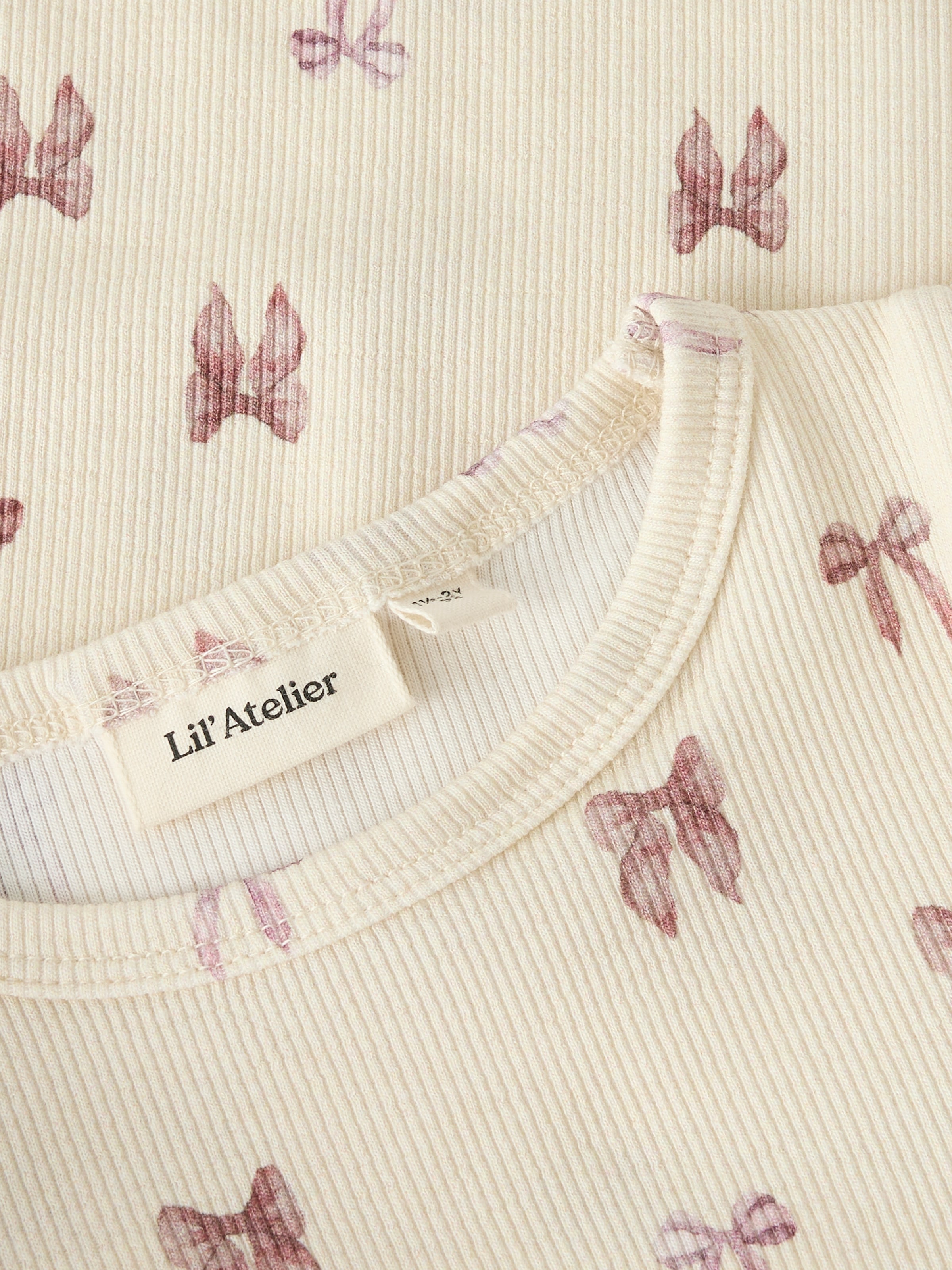 Lil' Atelier Langarmshirt »NMFGAVO EKO LS SLIM TOP LIL NOOS« mit Rüschen, weiche Jersey Rippqualität, Slim Fit