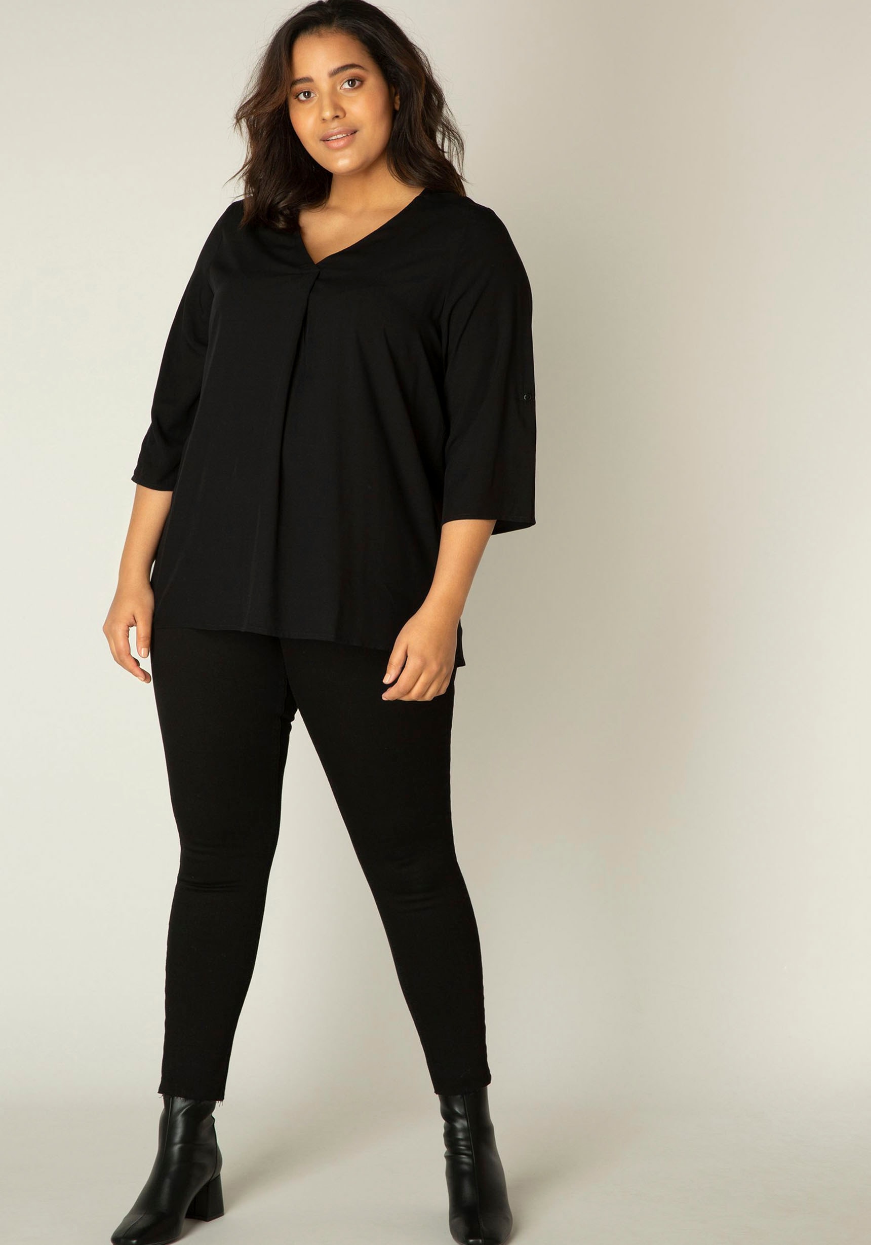 Base Level Curvy Shirtbluse »Yanina«, mit V-Ausschnitt