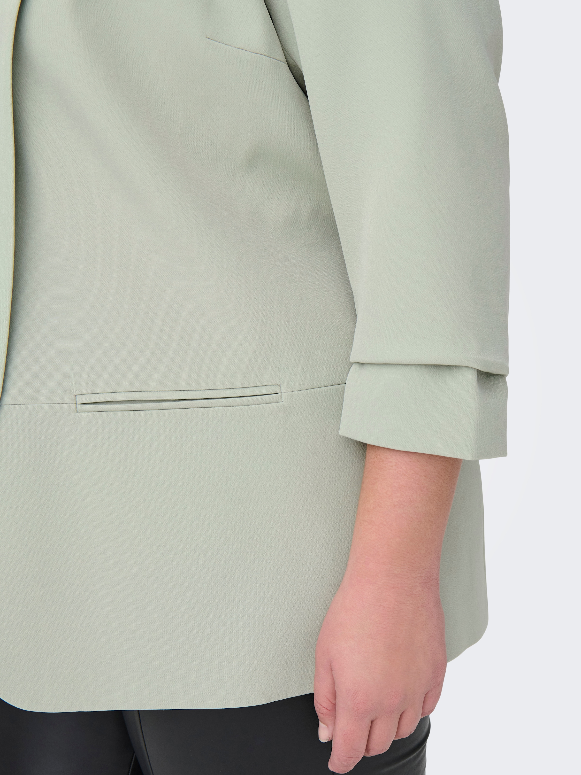 ONLY CARMAKOMA Kurzblazer »CARELLY 3/4 LIFE BLAZER WVN« Kunstfaser mit Stretch