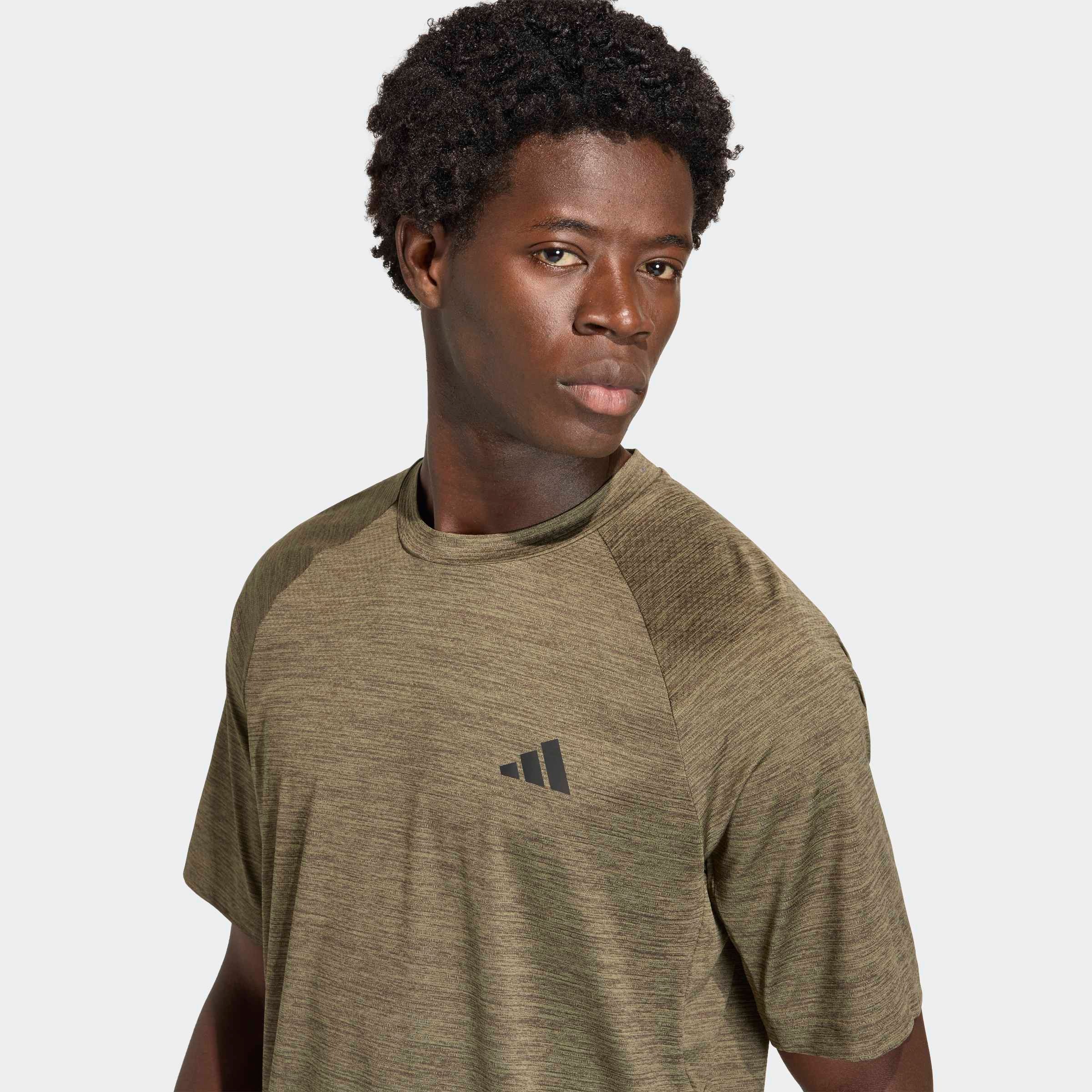 adidas Performance T-shirt »TECH ESSENTIALS WORKOUT« style sportif, col rond, manches courtes, longueur normale