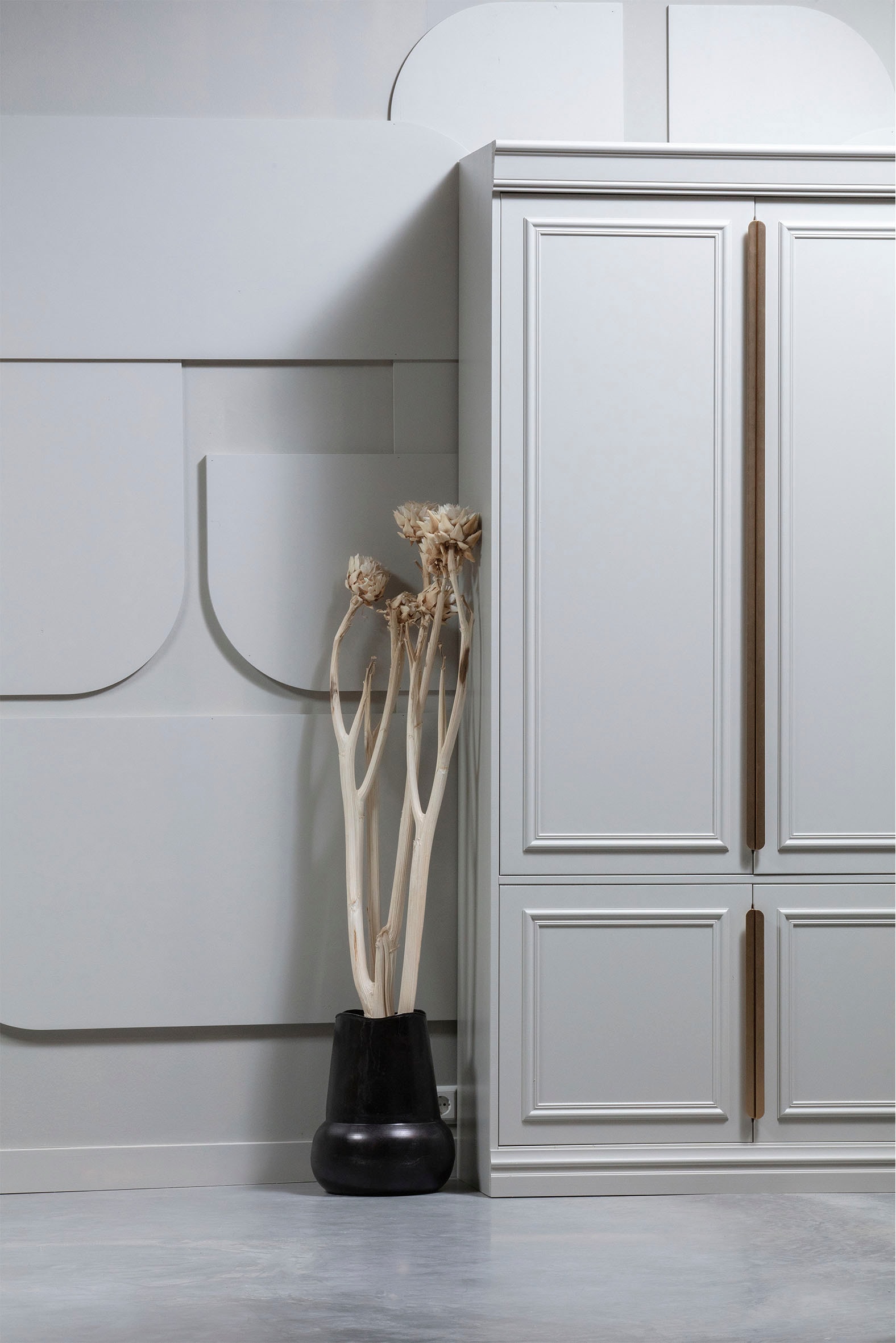WOOOD Armoire vestiaire »Organize  FSC®-Kiefernholz mit Zierleisten-Türen und Metallgriffen« H 215 x L 110 x P 62 cm, fixation murale recommandée, facile d'entretien