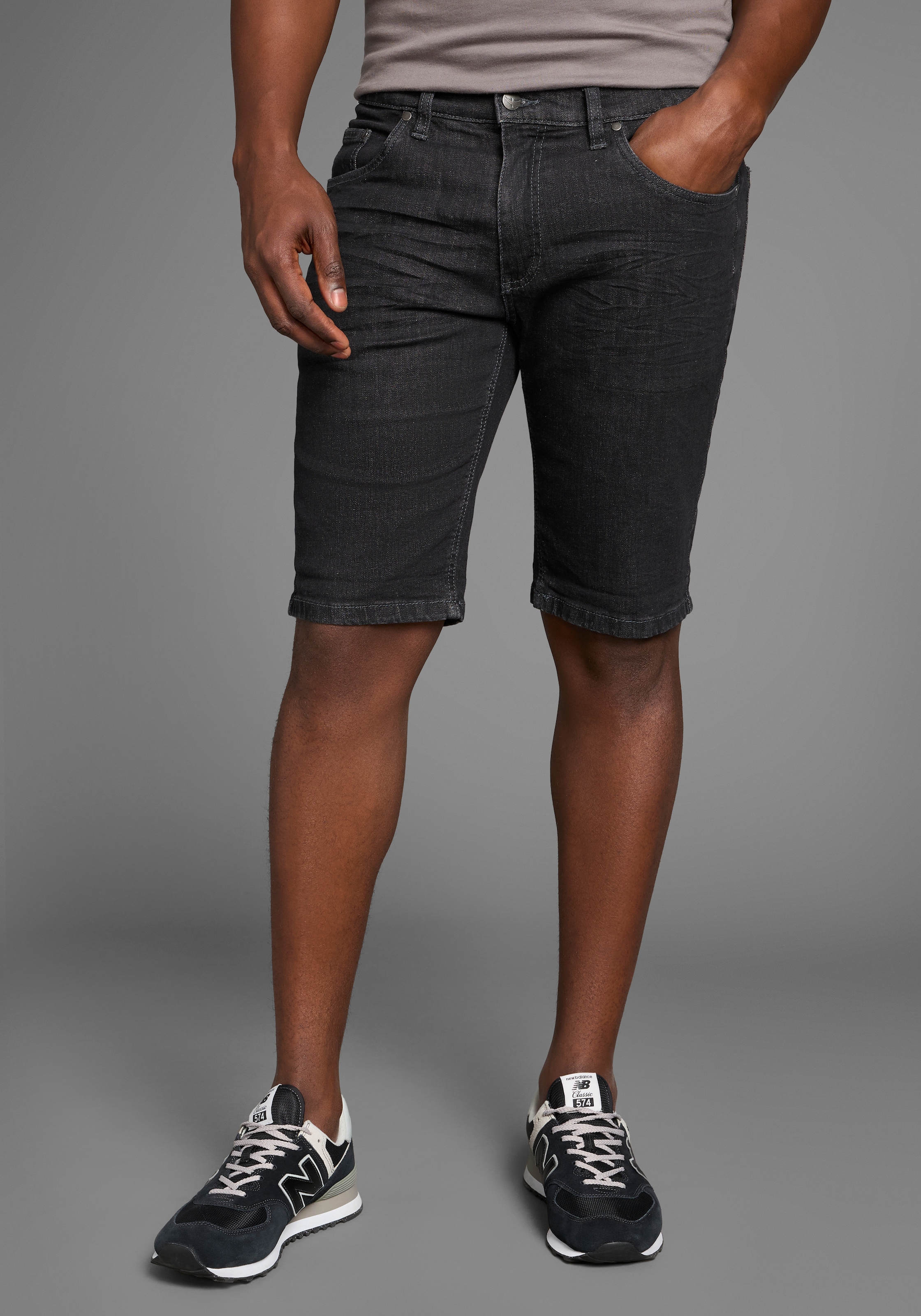 Arizona Jeansshorts, gerader Schnitt, knieumspielende Länge, niedrige Leibhöhe