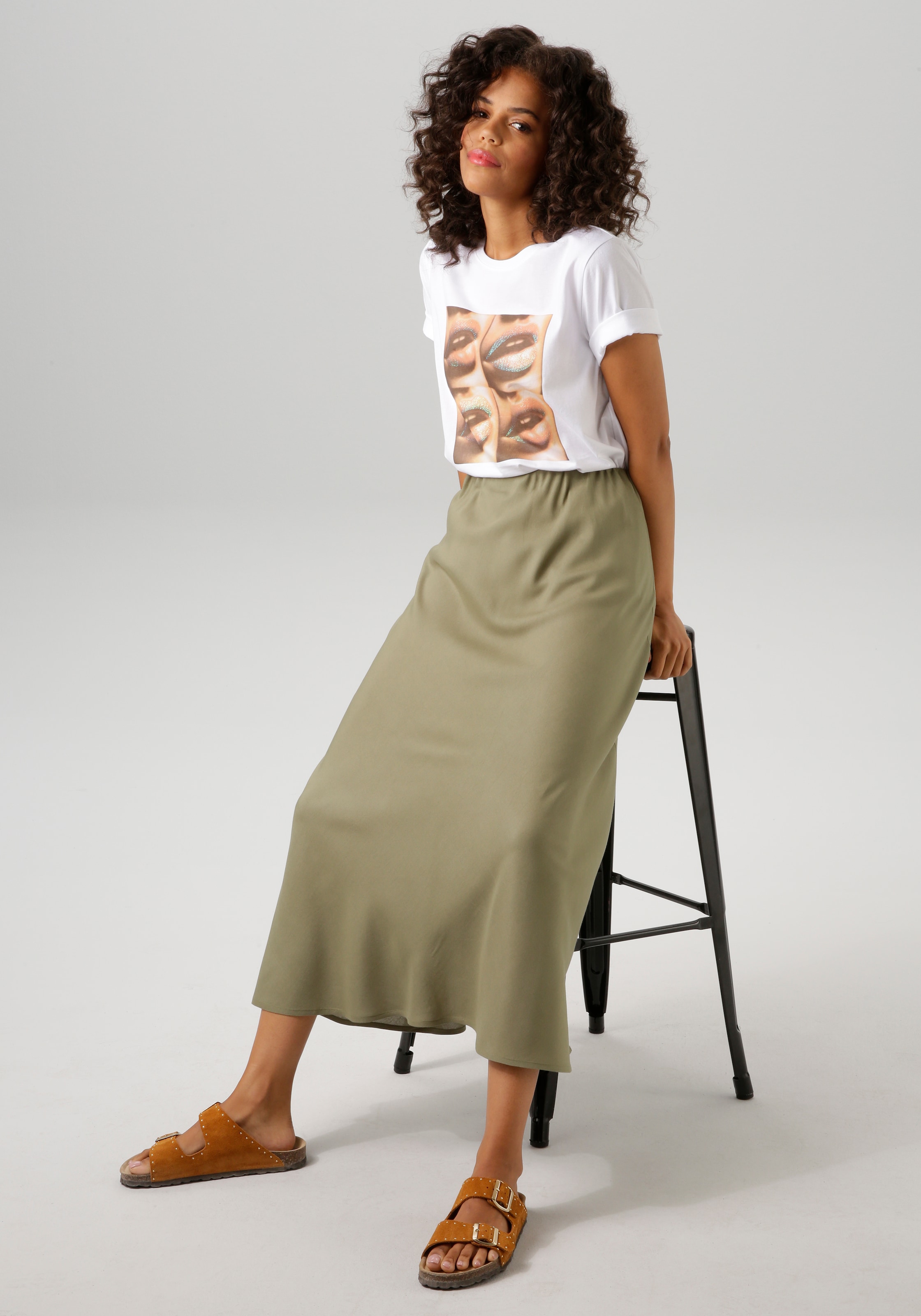 Aniston CASUAL T-Shirt, mit Glitzer verzierter Frontdruck
