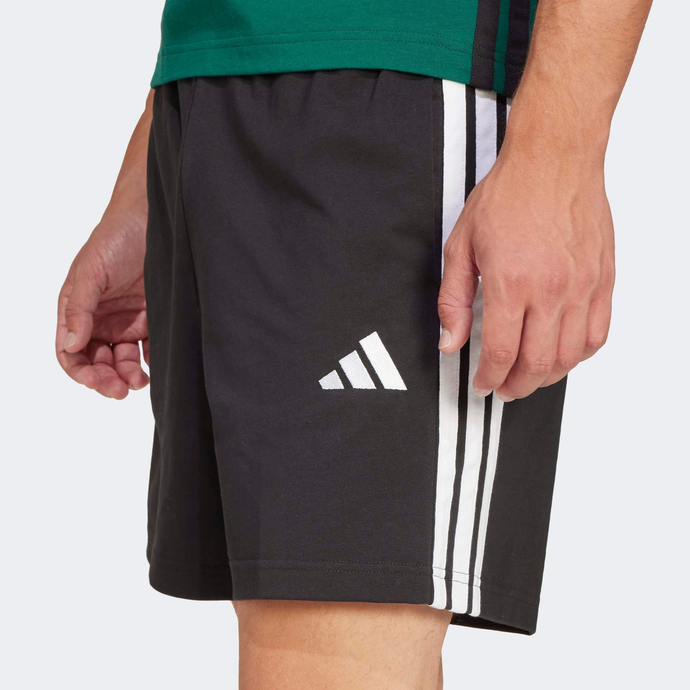 adidas Sportswear Shorts »M 3S SJ 7 SHO«  klassischer Schnitt, für Laufen und Alltag, mit Kordelverschluss