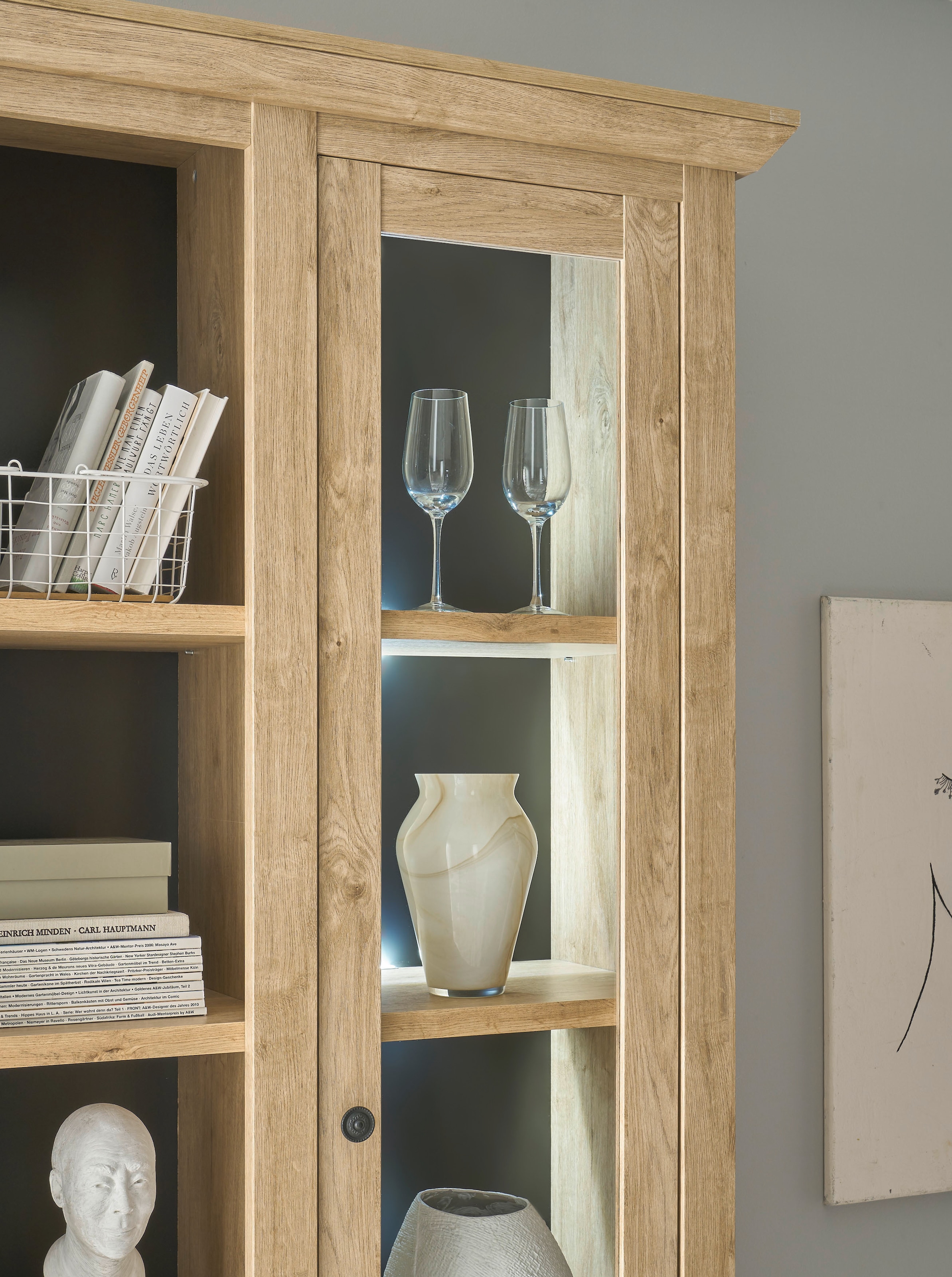 Home affaire Vitrine »Cornwall, Hochschrank im Landhausstil, Glasvitrine, Eiche Dekor«, (1 St.), Metallgriffe, 105 cm breit, viel Stauraum, in zwei Grössen verfügbar