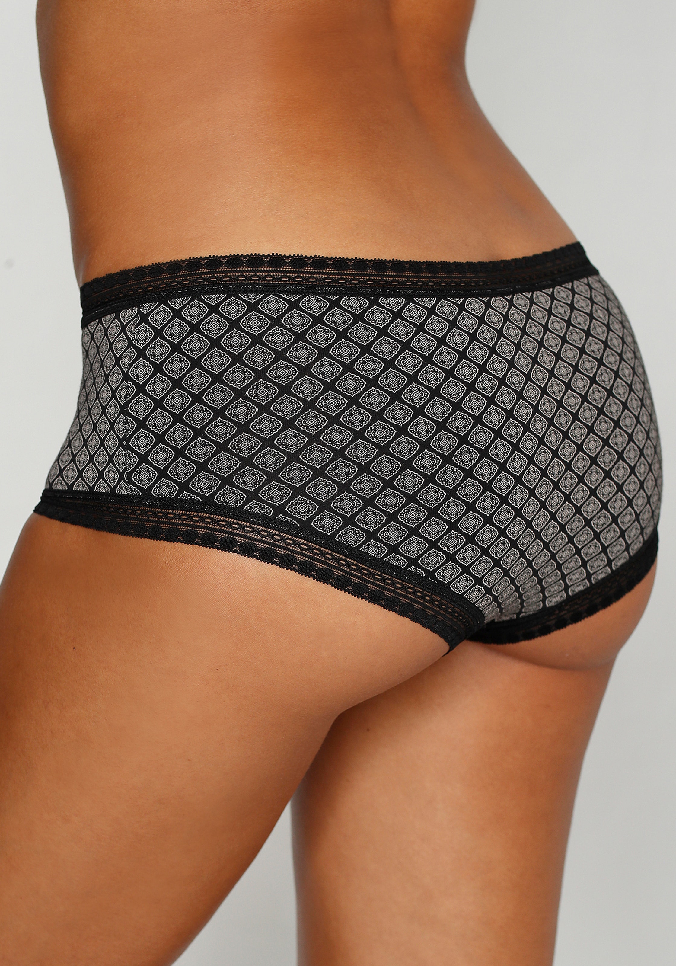 LASCANA Panty, (3er-Pack), aus elastischer Baumwolle mit weicher Spitze