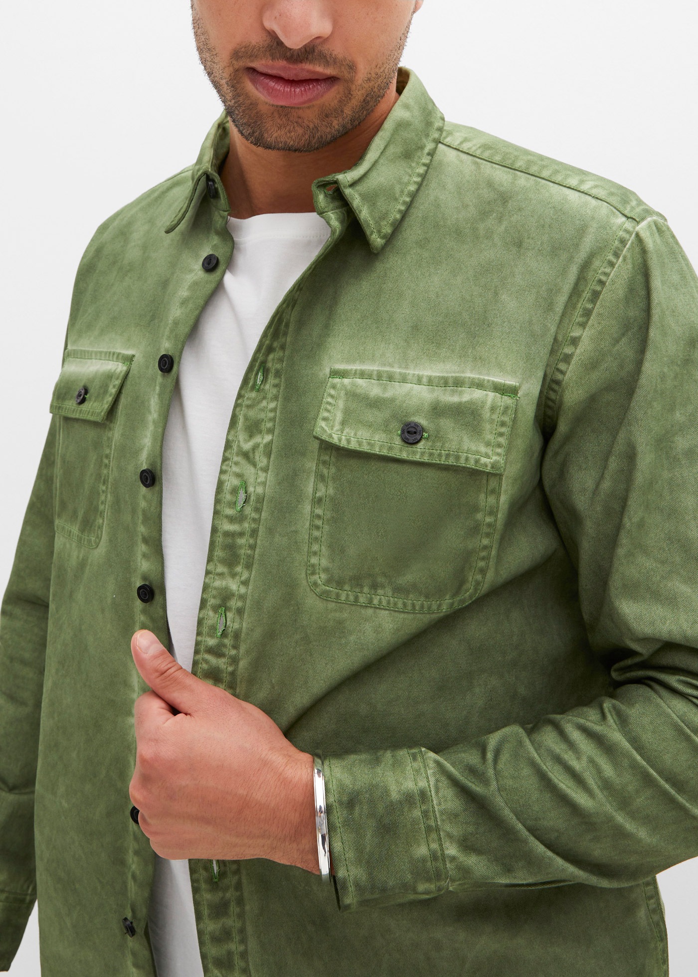 bonprix Chemise à manches longues Regular Fit, aus reiner Baumwolle, in Used-Optik, mit Brusttasche