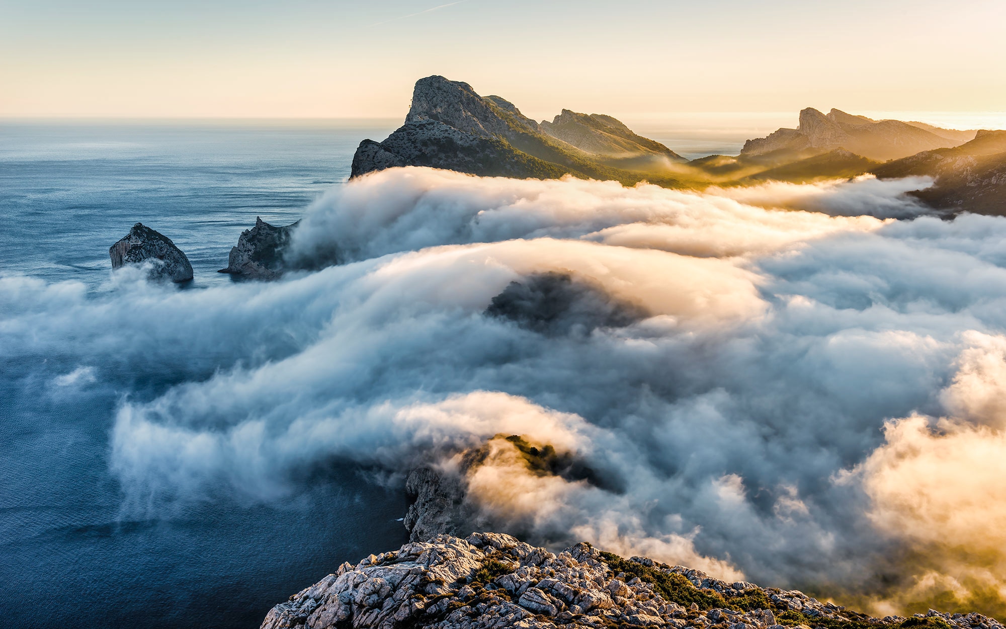 Komar Fototapete »Vlies Fototapete - Soul of Light - Grösse 400 x 250 cm« Motiv | bedruckt glatt