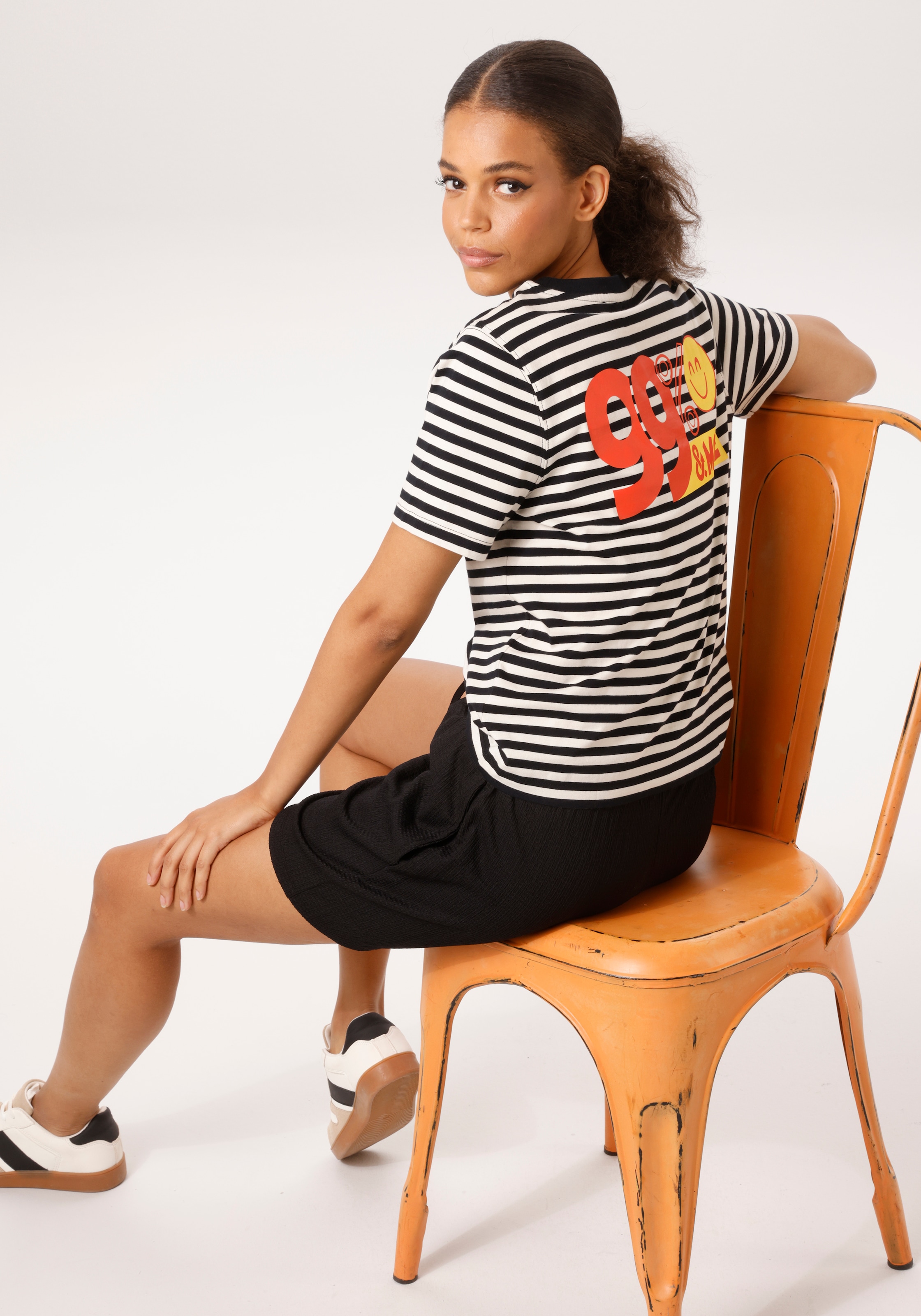 Aniston CASUAL T-Shirt mit Smiley und Folienprint im Rücken - NEUE KOLLEKTION