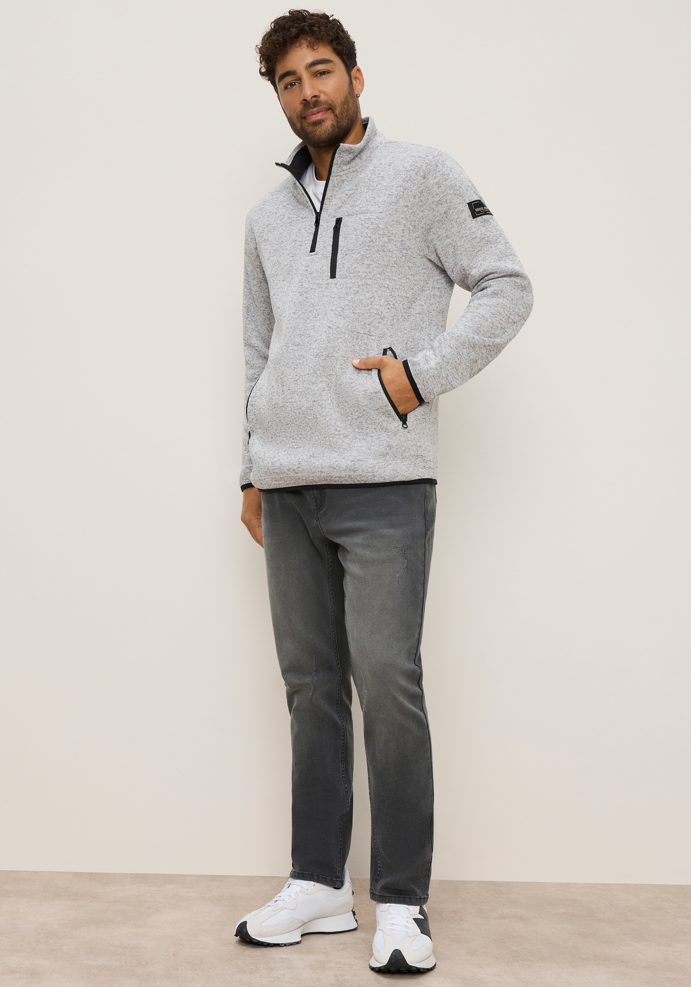 Bruno Banani Pull en polaire , avec col haut fermé et fermeture éclair, également en grandes tailles
