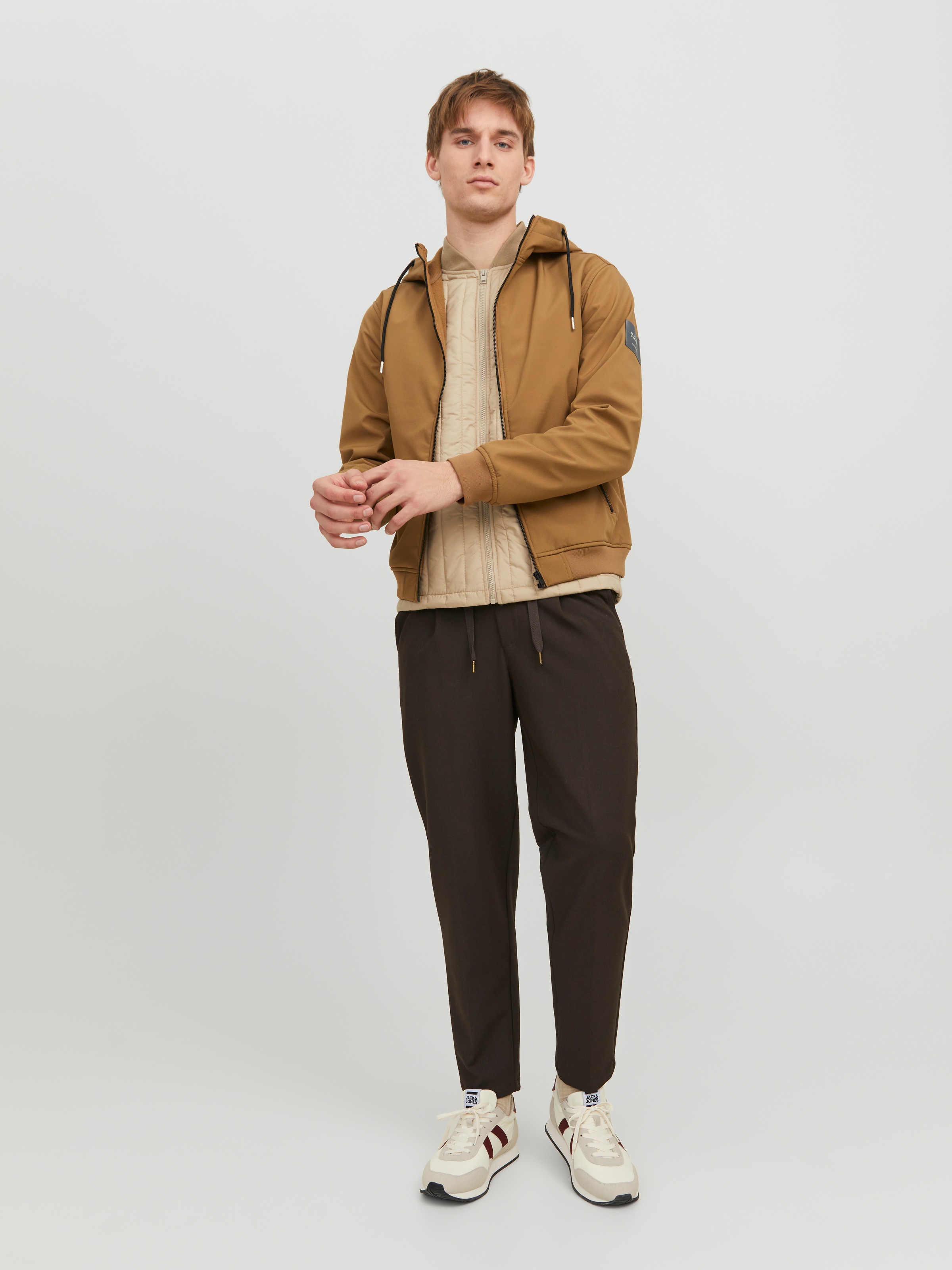 Jack & Jones Veste softshell »JJEBASIC mit wasserabweisender Funktion« avec capuche fibre synthétique, coupe régulière