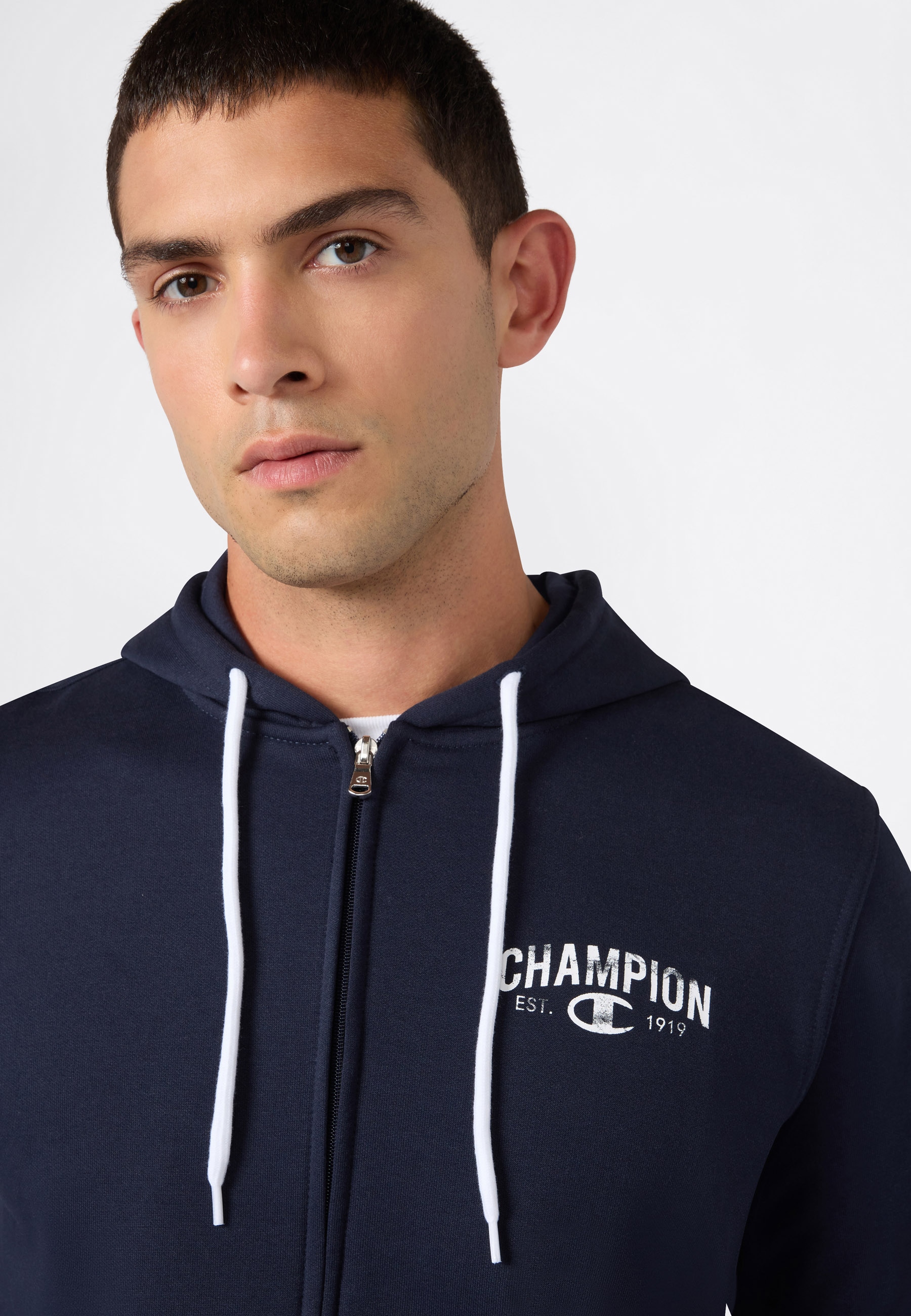 Champion Sweat à capuche »SPORTWEAR ZIP-UP HOODIE Standard Fit« Avec fermeture éclair intégrale, design à manches longues, coupe standard
