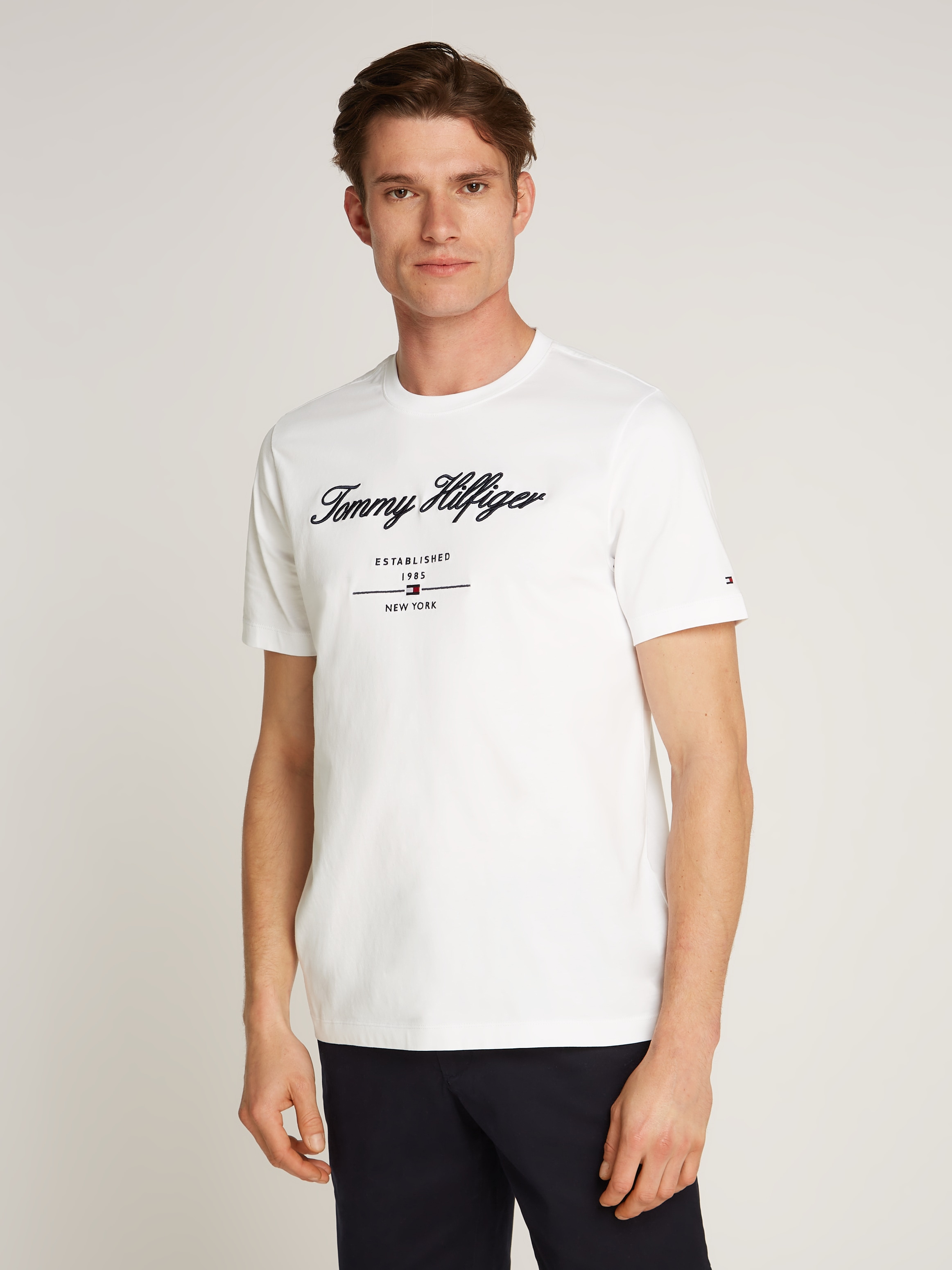 Tommy Hilfiger T-shirt »SCRIPT LOGO TEE« mit aufgesticktem Logo