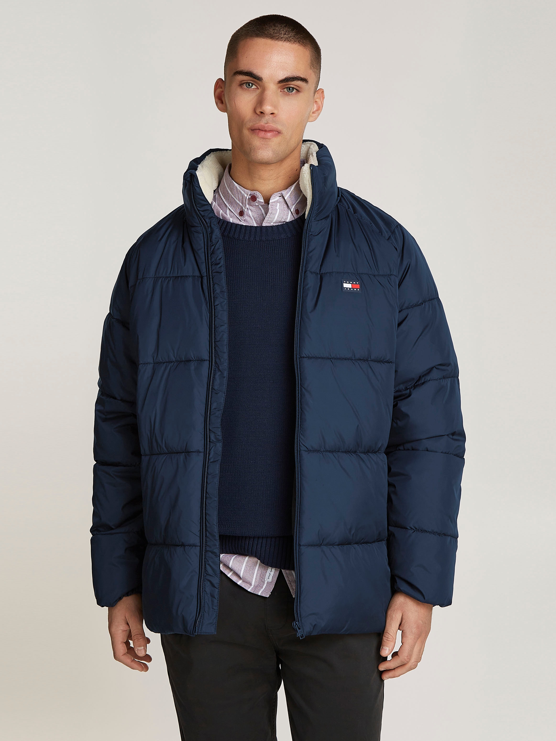 Image of Tommy Jeans Steppjacke "TJM POLY PUFFER EXT" ohne Kapuze Winterjacke mit Stehkragen, gefüttertes Teddy, Innentaschen
