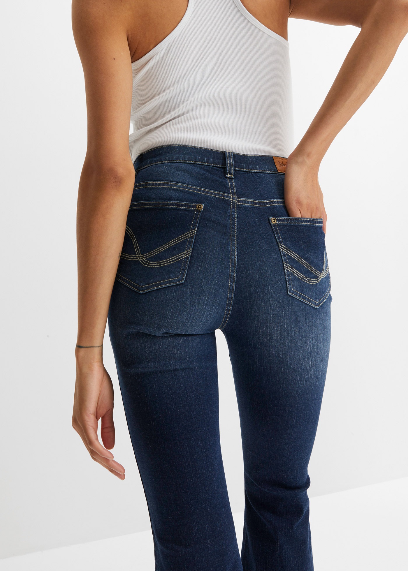 bonprix Jeans à pattes d'eph coupe régulière, avec part d’élasthanne, en mélange de coton