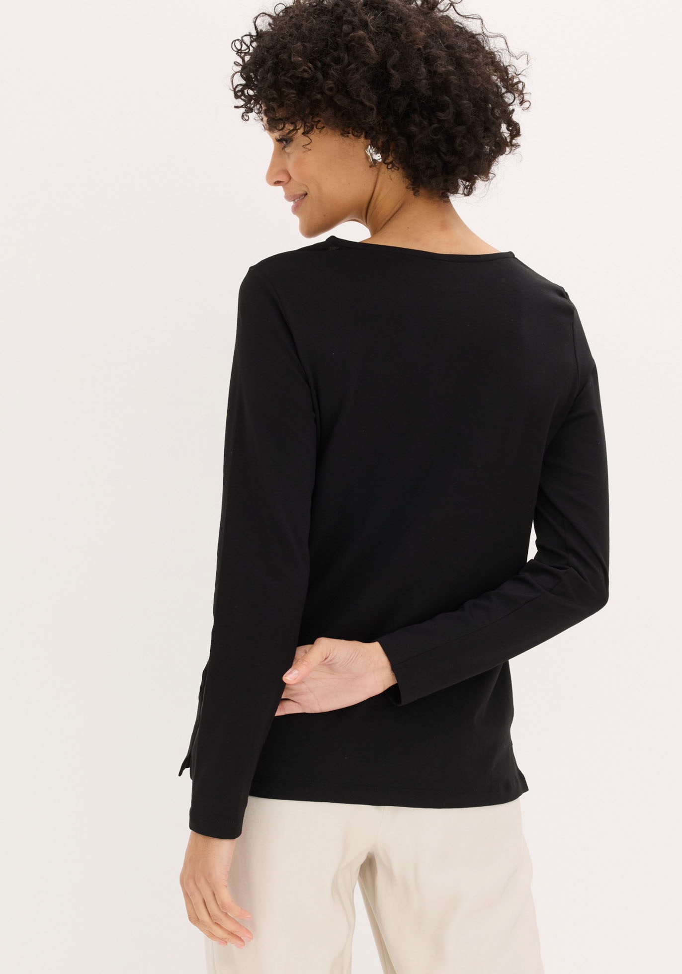 bonprix Langarmshirt bequeme Passform, Langarm, tolle Ösen-Details