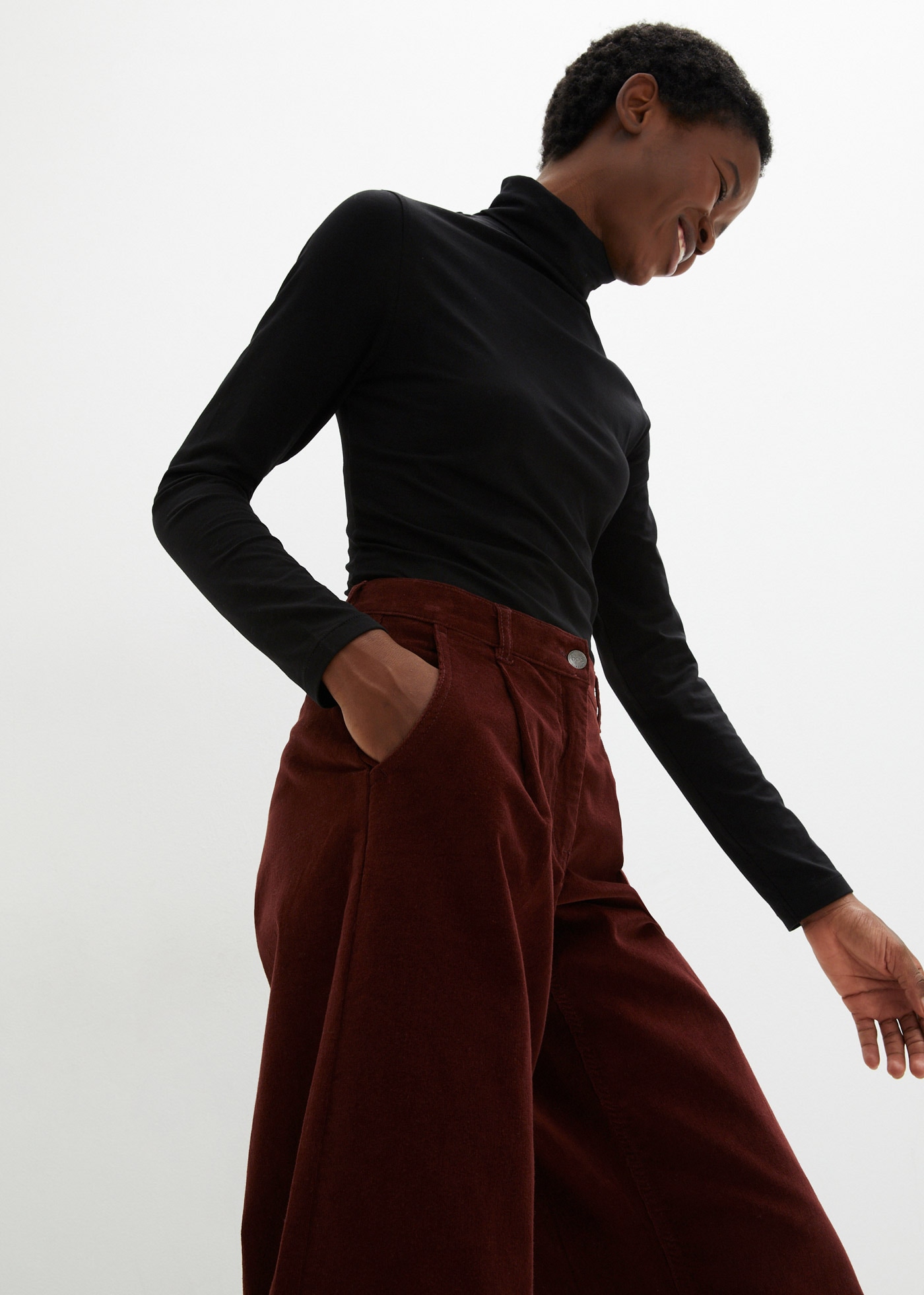 bonprix Cordhose »Weite Stretchcord-Culotte mit High-Waist-Bequembund, 7/8-Länge«  Culotte aus Stretchcord, lockere Passform, hoher Bund, 7/8-Länge