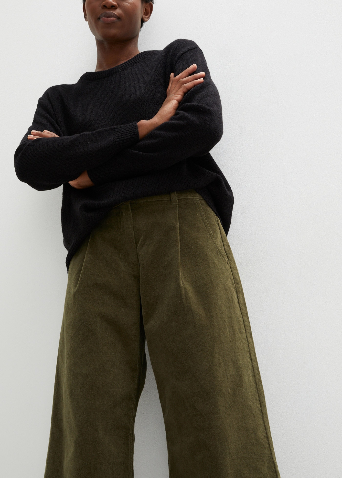 bonprix Cordhose »Weite Stretchcord-Culotte mit High-Waist-Bequembund, 7/8-Länge«  Culotte aus Stretchcord, lockere Passform, hoher Bund, 7/8-Länge