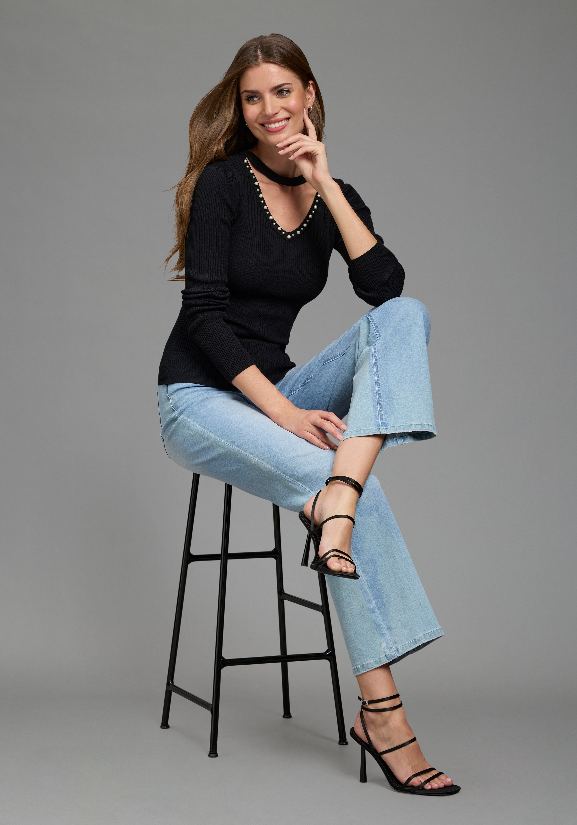 Laura Scott Strickpullover »mit tiefem V-Ausschnitt« mit Perlen-Details, aus angenehmer Viskosemischung