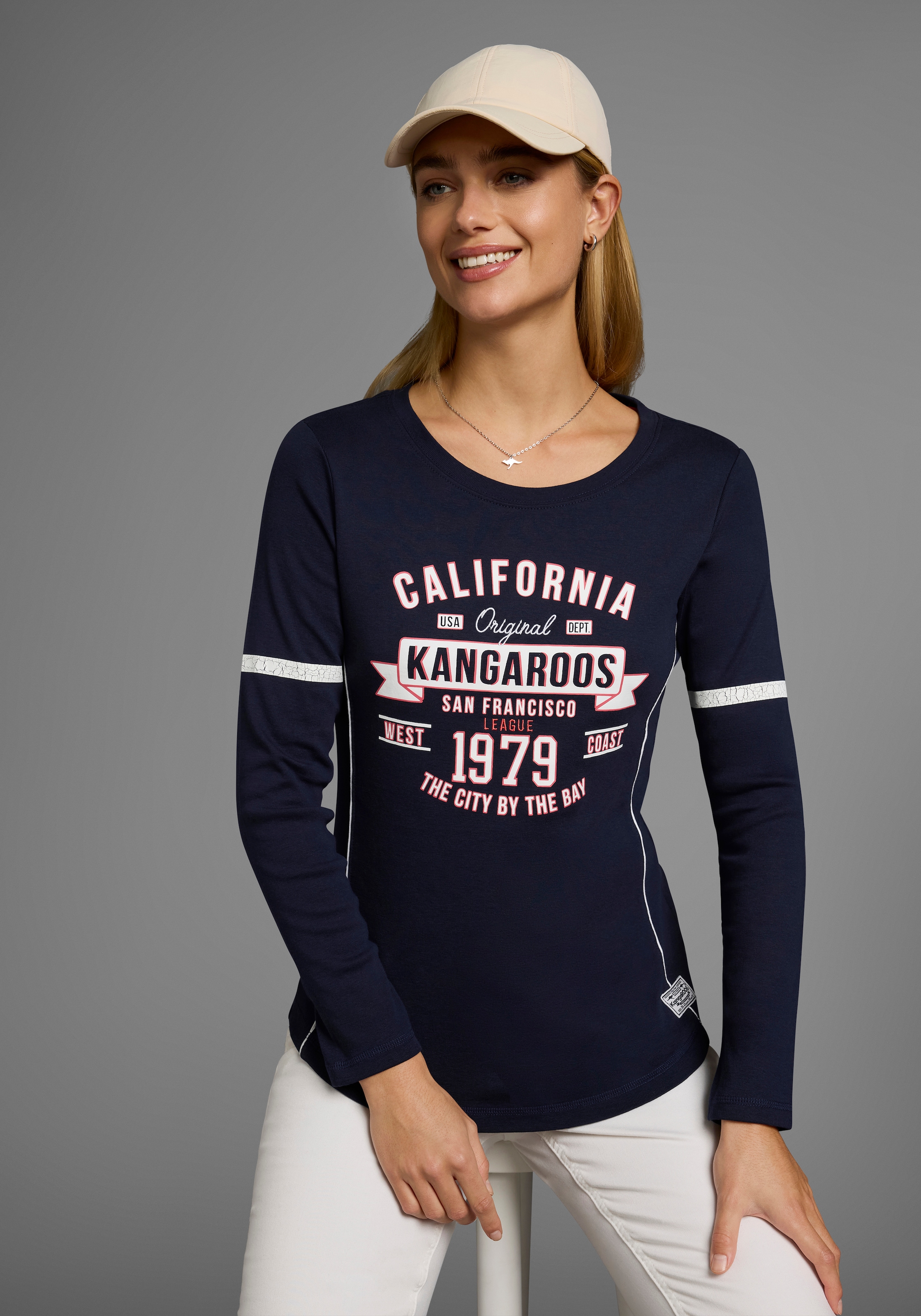 Image of KangaROOS Langarmshirt Langarm, sehr figurbetont, bedruckt und mit Stickerei