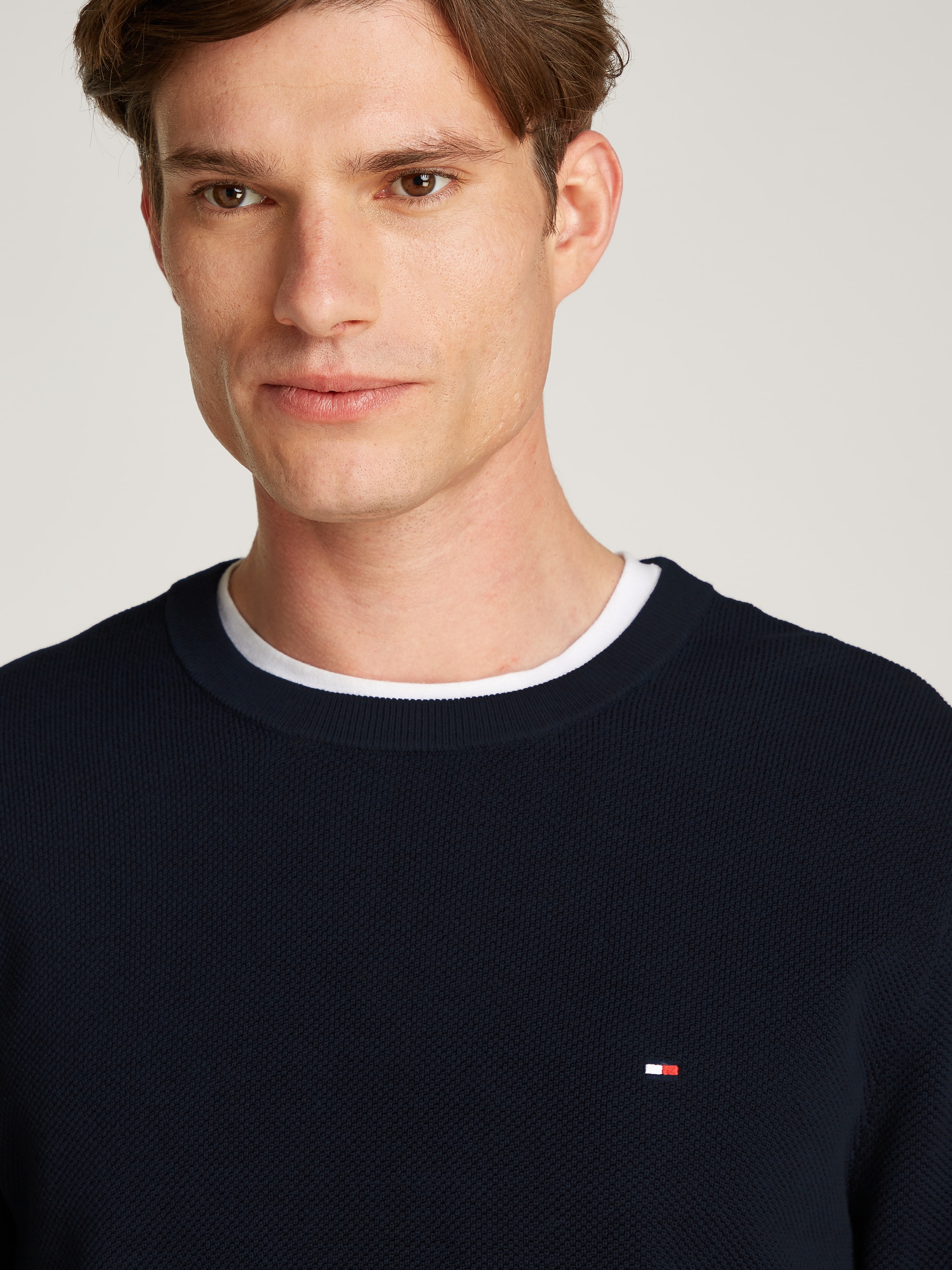 Tommy Hilfiger Rundhalspullover »ESSENTIAL STRUCTURE CREW NECK mit Struktur und Label«, unifarben, casual, regular fit, Baumwolle, Rundhals