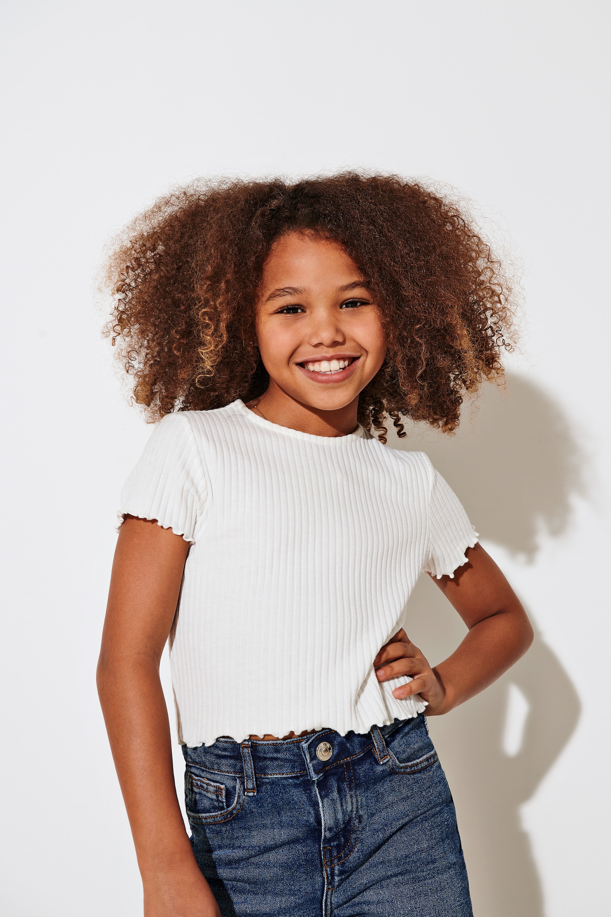 Image of KIDS ONLY T-Shirt "KONNELLA S/S O-NECK TOP" in verkürzter Länge und mit tollen Wellen-Säumen
