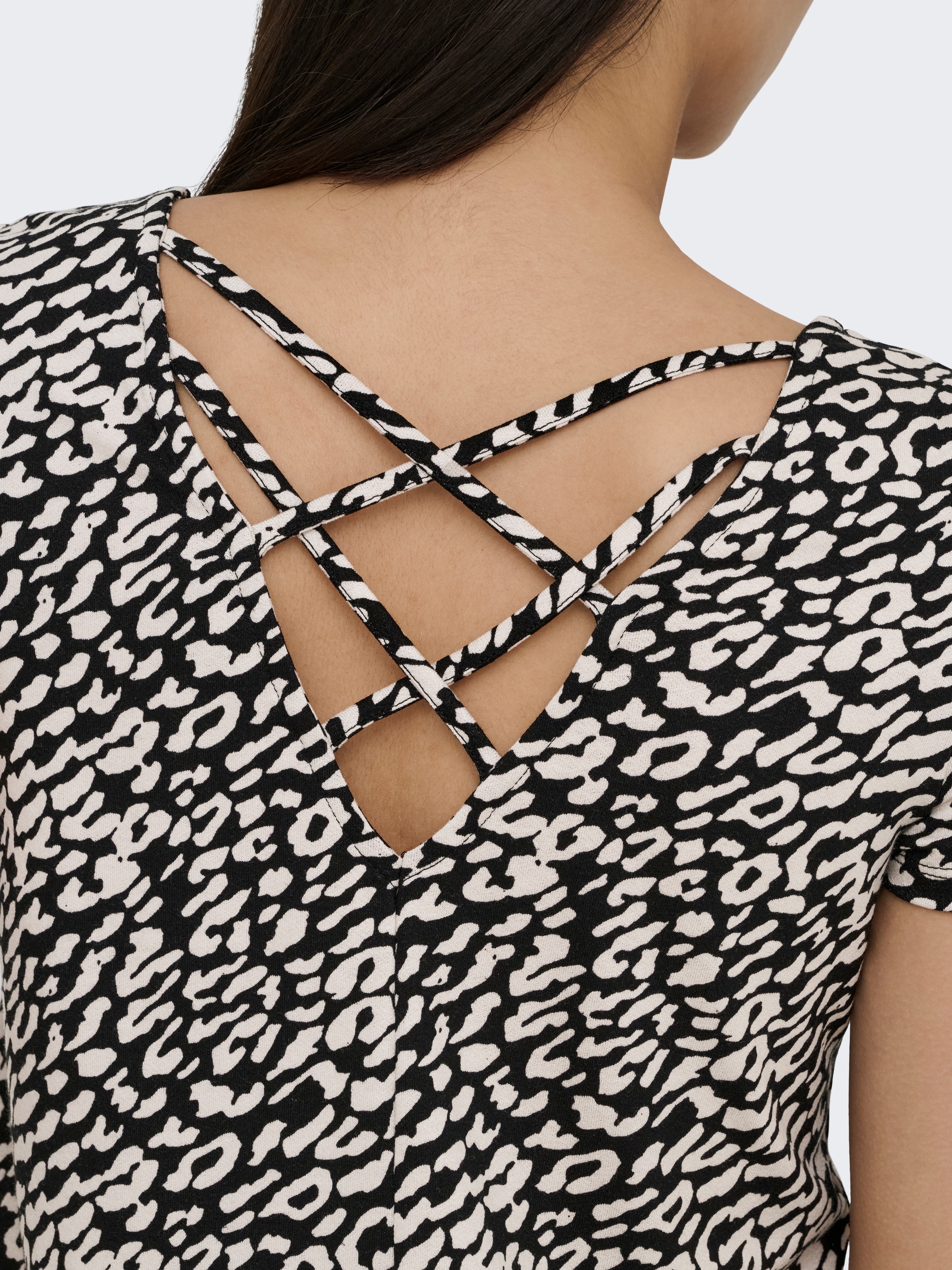 ONLY T-shirt à manches courtes »ONLBERA BACK LACE UP S/S TOP JRS NOOS«