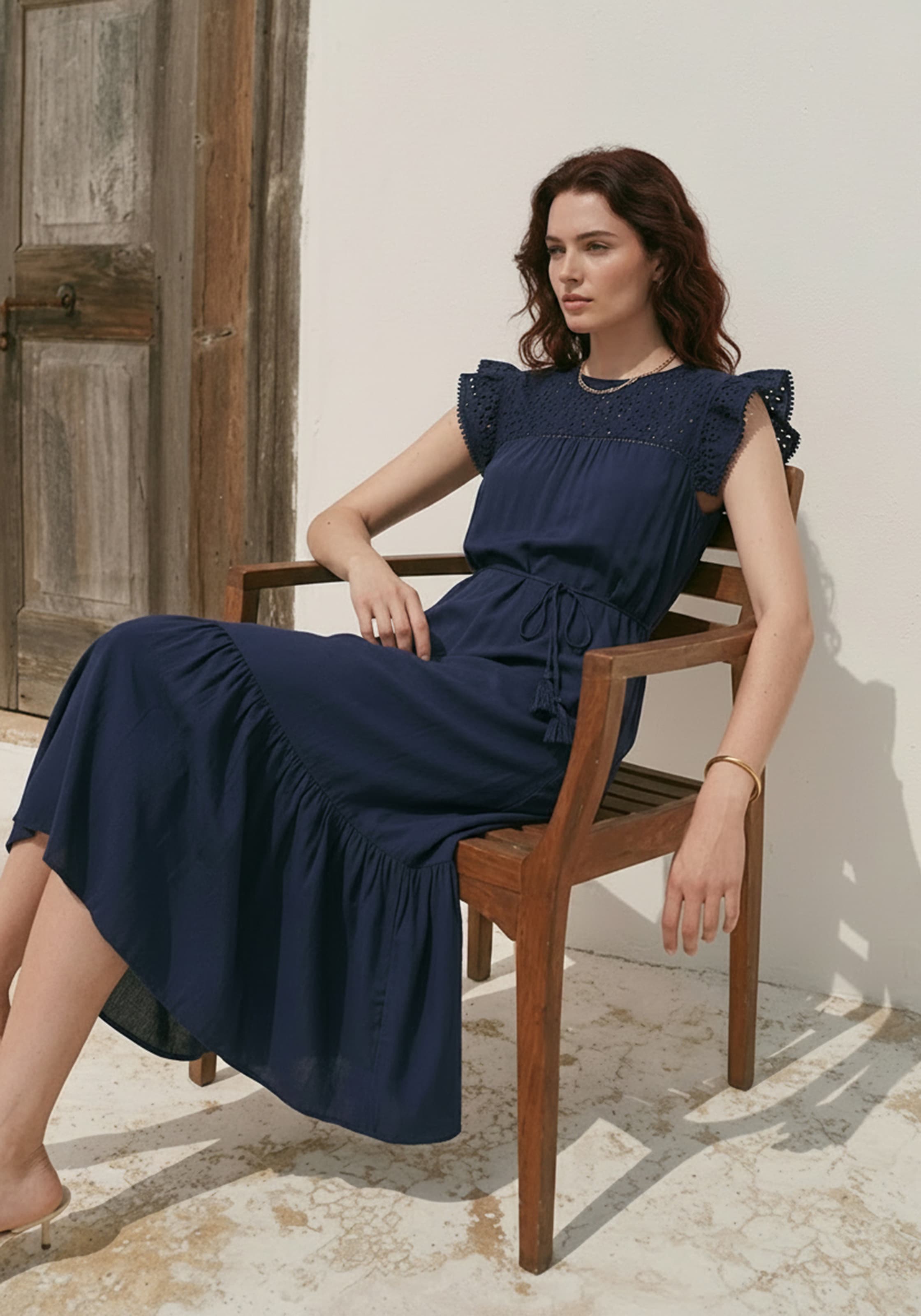 Image of Tamaris Jerseykleid mit femininer Lochstickerei und verspieltem Schnitt