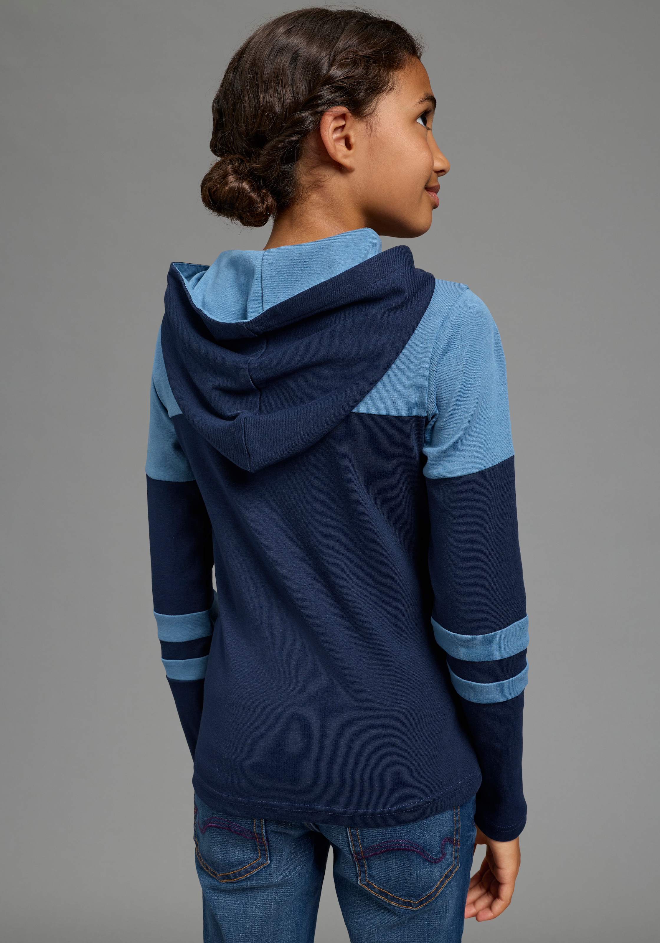 KangaROOS Langarmshirt »KangaROOS Kapuzenshirt in colorblocking Design« Colorblocking Shirt in eng anliegende Passform, Logo-Stickerei