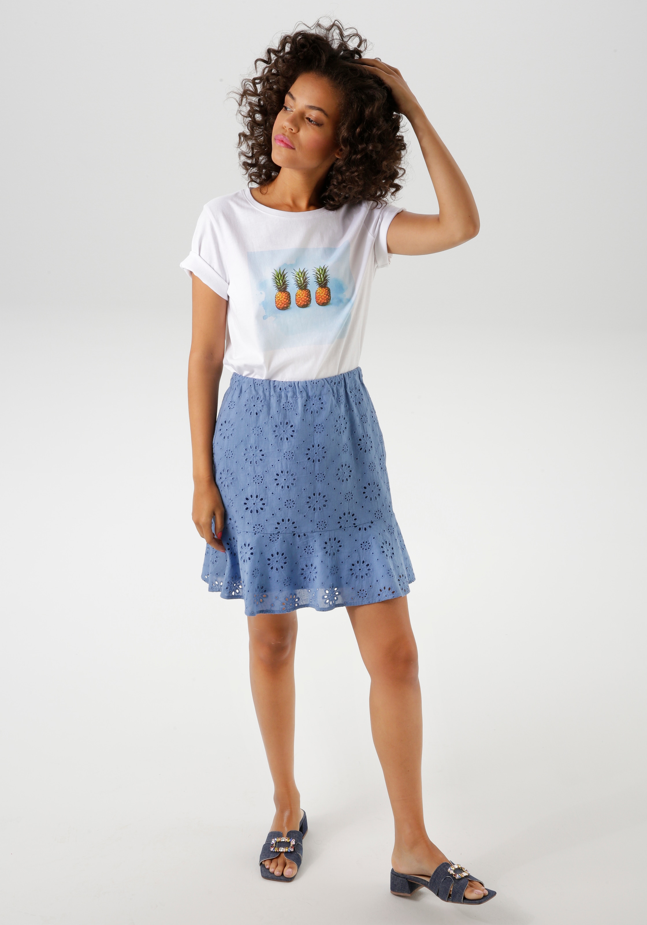 Aniston CASUAL T-Shirt, mit tropischem Ananas-Frontdruck