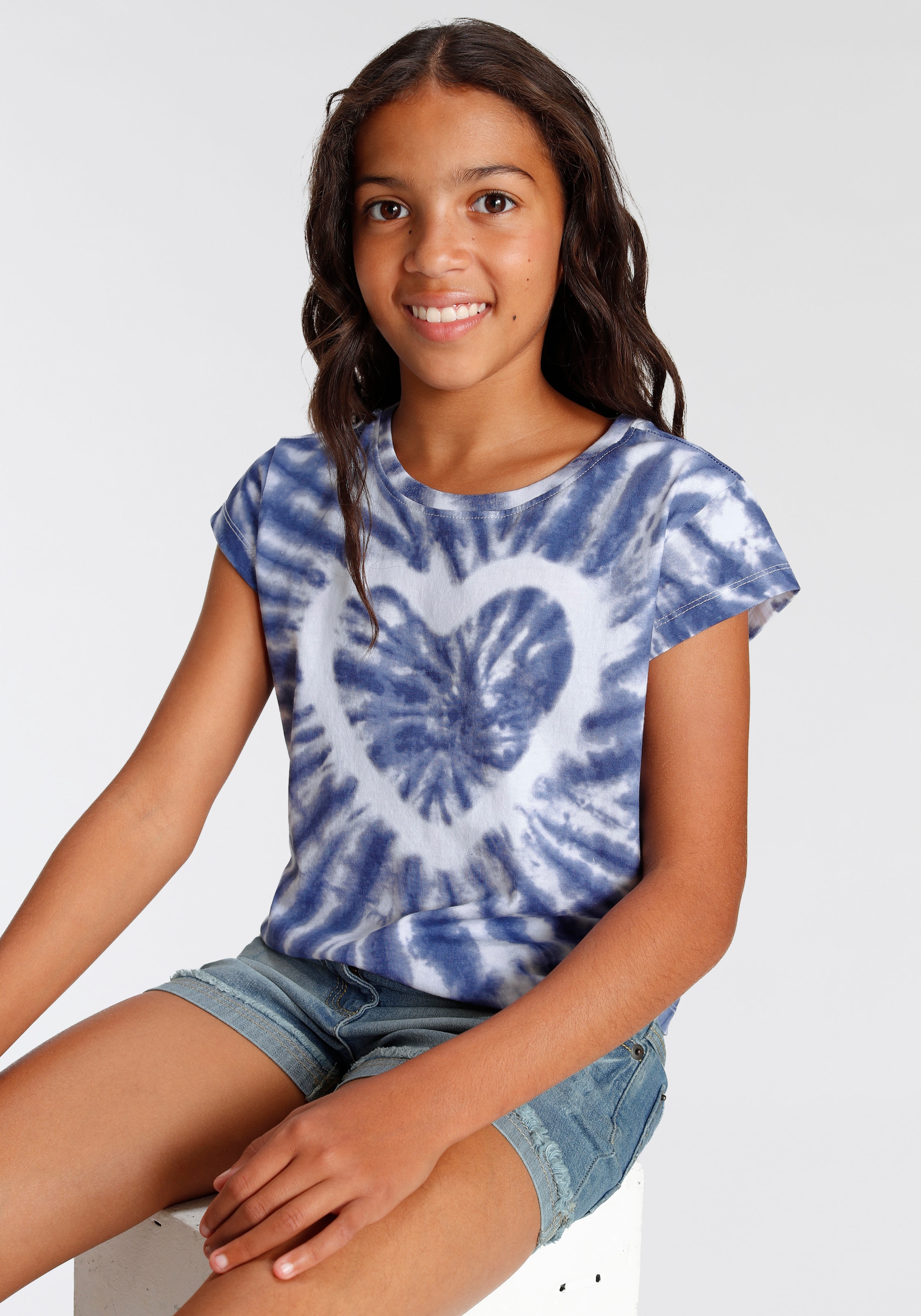 modische »Herz Batik«, auf T-Shirt KIDSWORLD Form kurze versandkostenfrei