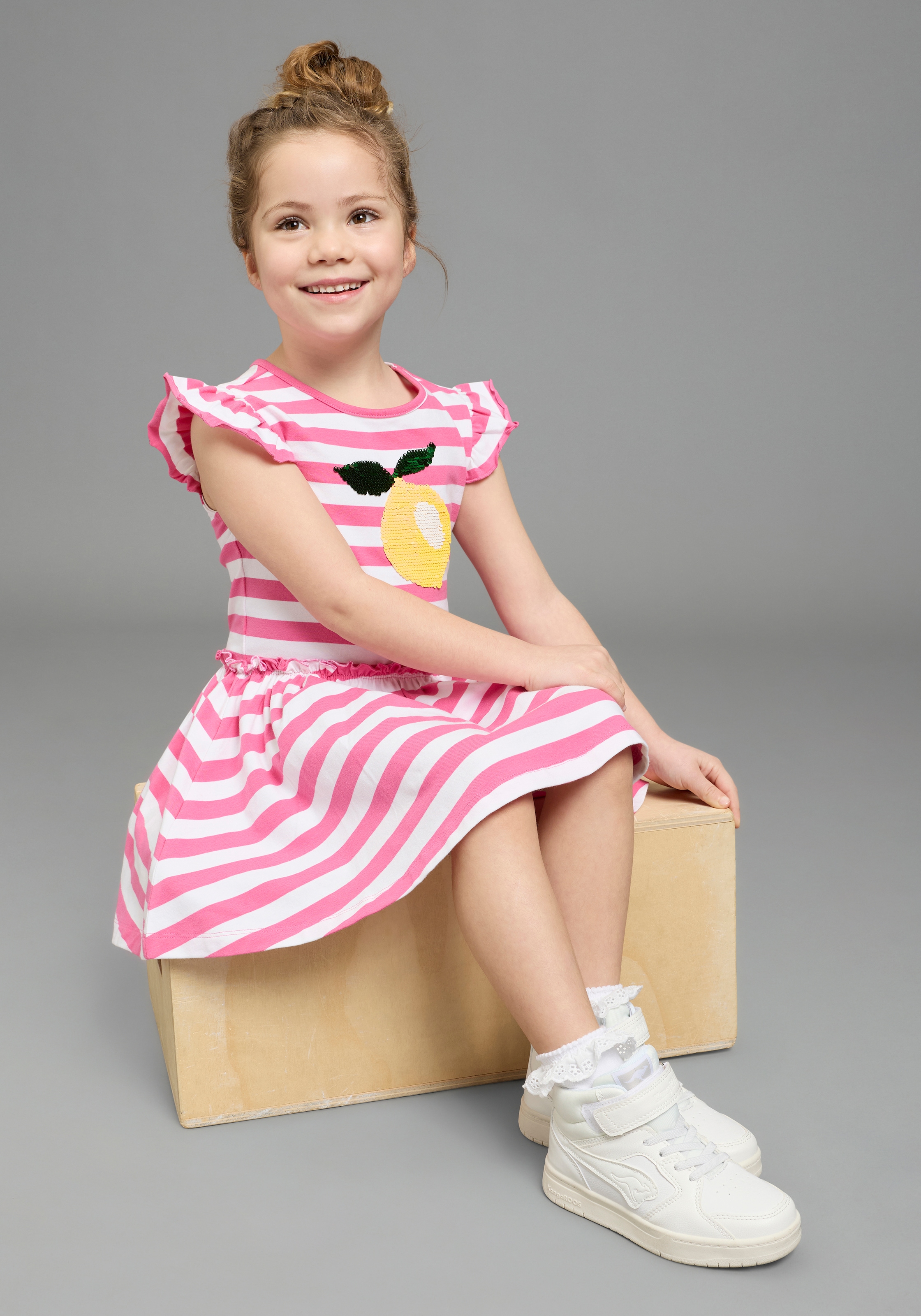 KIDSWORLD Jerseykleid »mit Pailletten für kleine Mädchen - Kirschen oder Zitronen Motiv« festlich,  kniefrei,  verspielt,  aus Baumwollmischung