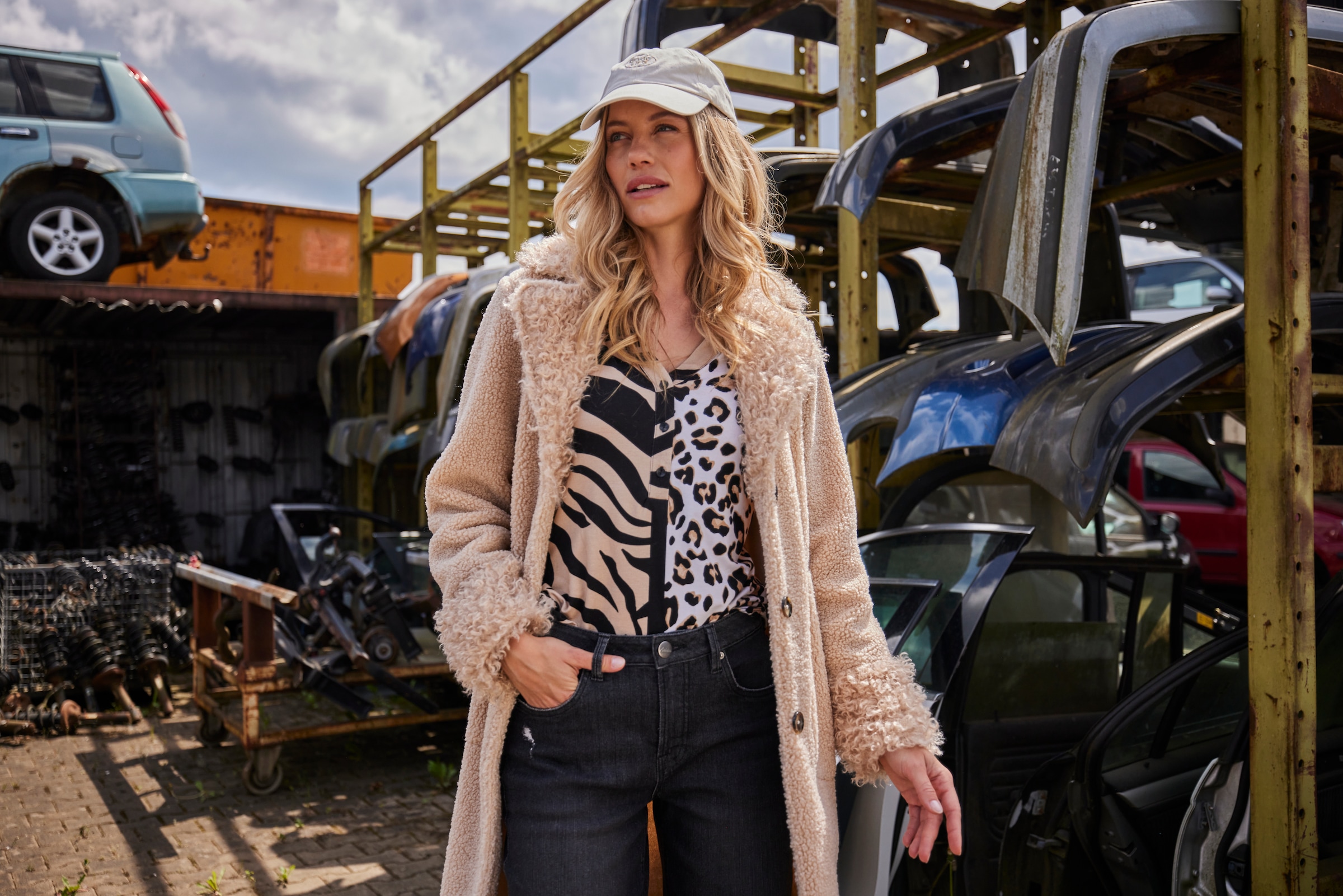 Aniston CASUAL Blouse à enfiler imprimé zèbre avec insert léopard - NOUVELLE COLLECTION