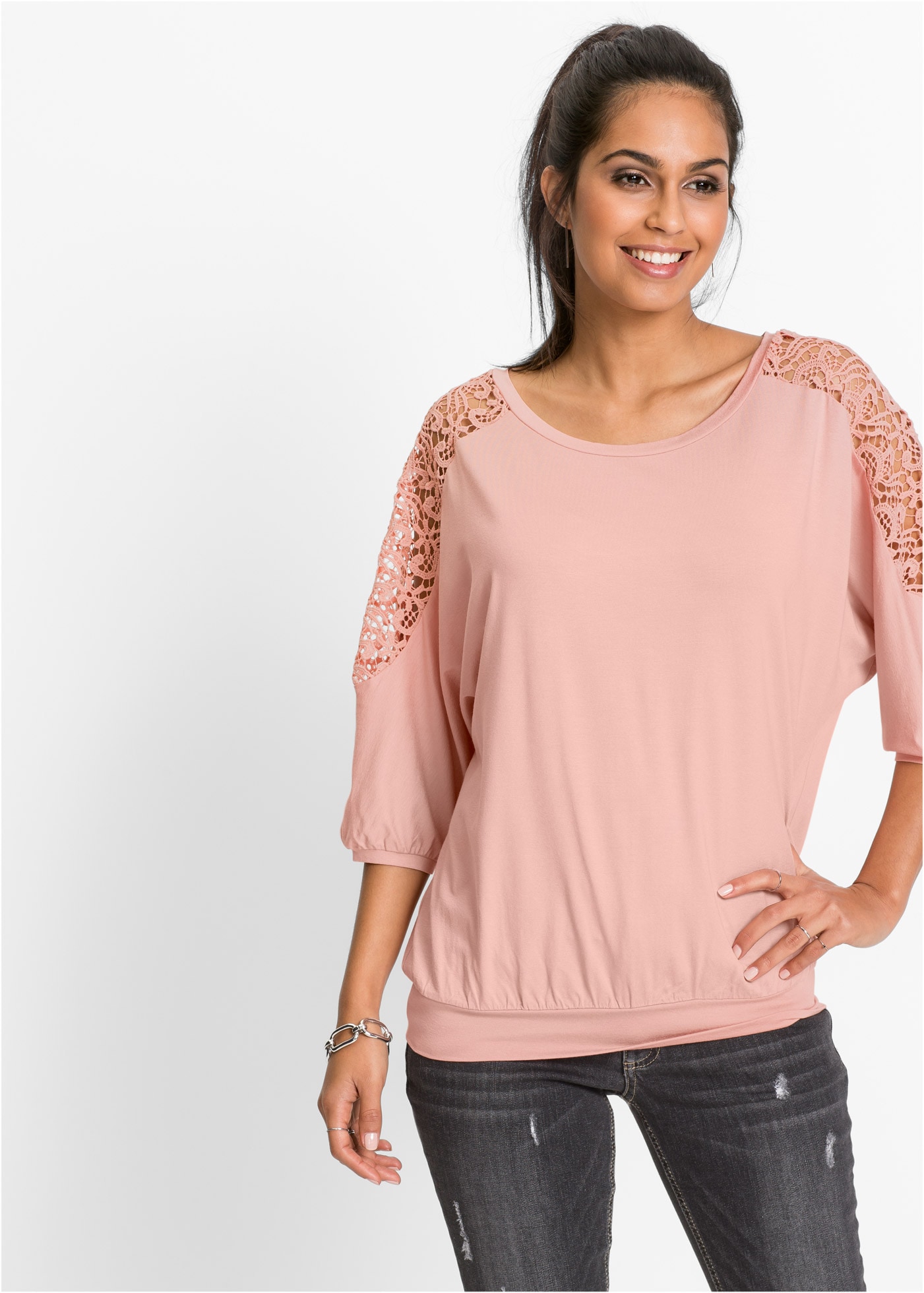 bonprix T-shirt oversize oversize, manches chauve-souris 3/4 avec découpes et empiècements en dentelle